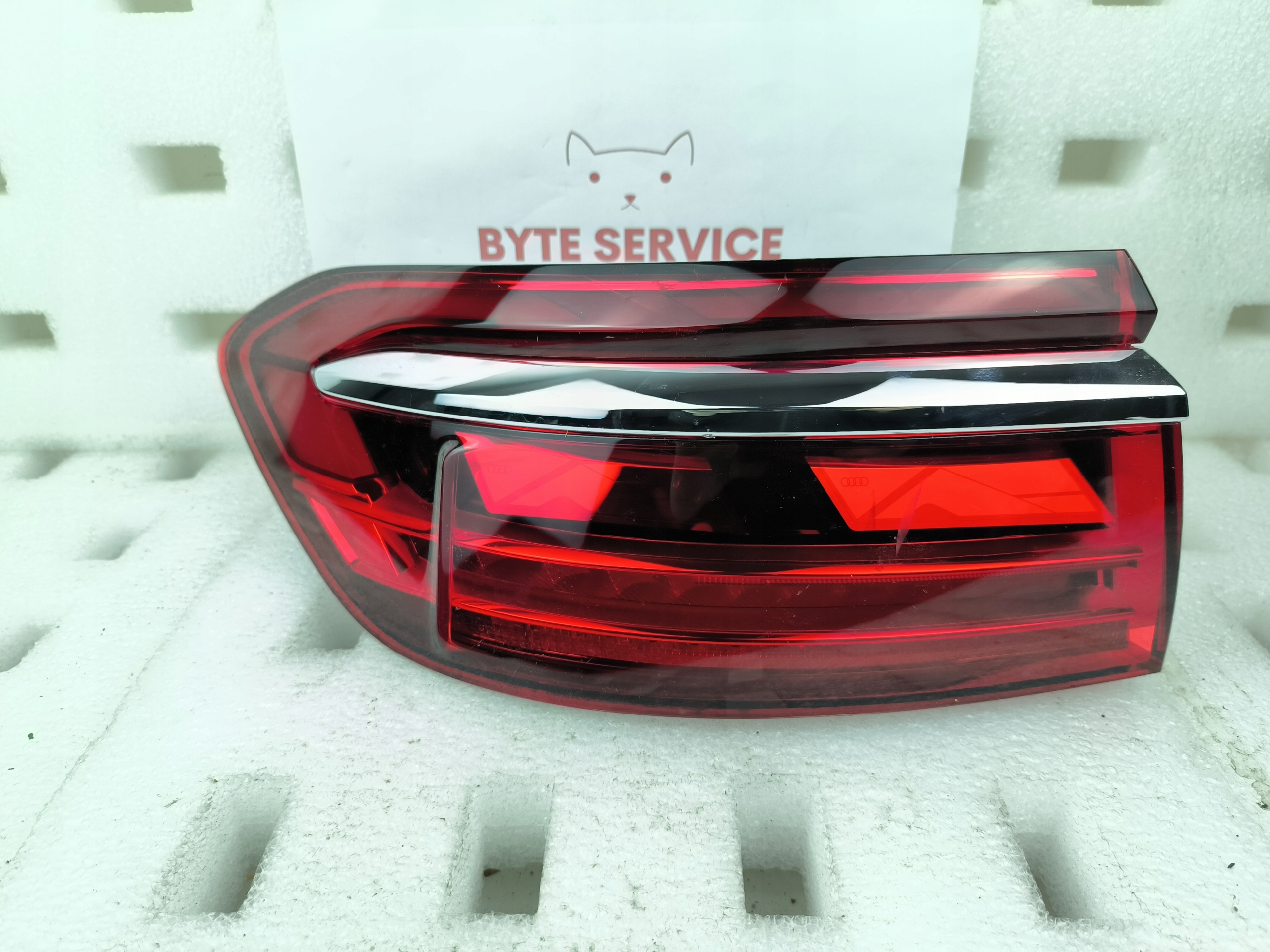 AUDI A8n D5 ФАРА ЛІВА TYLn0945207m