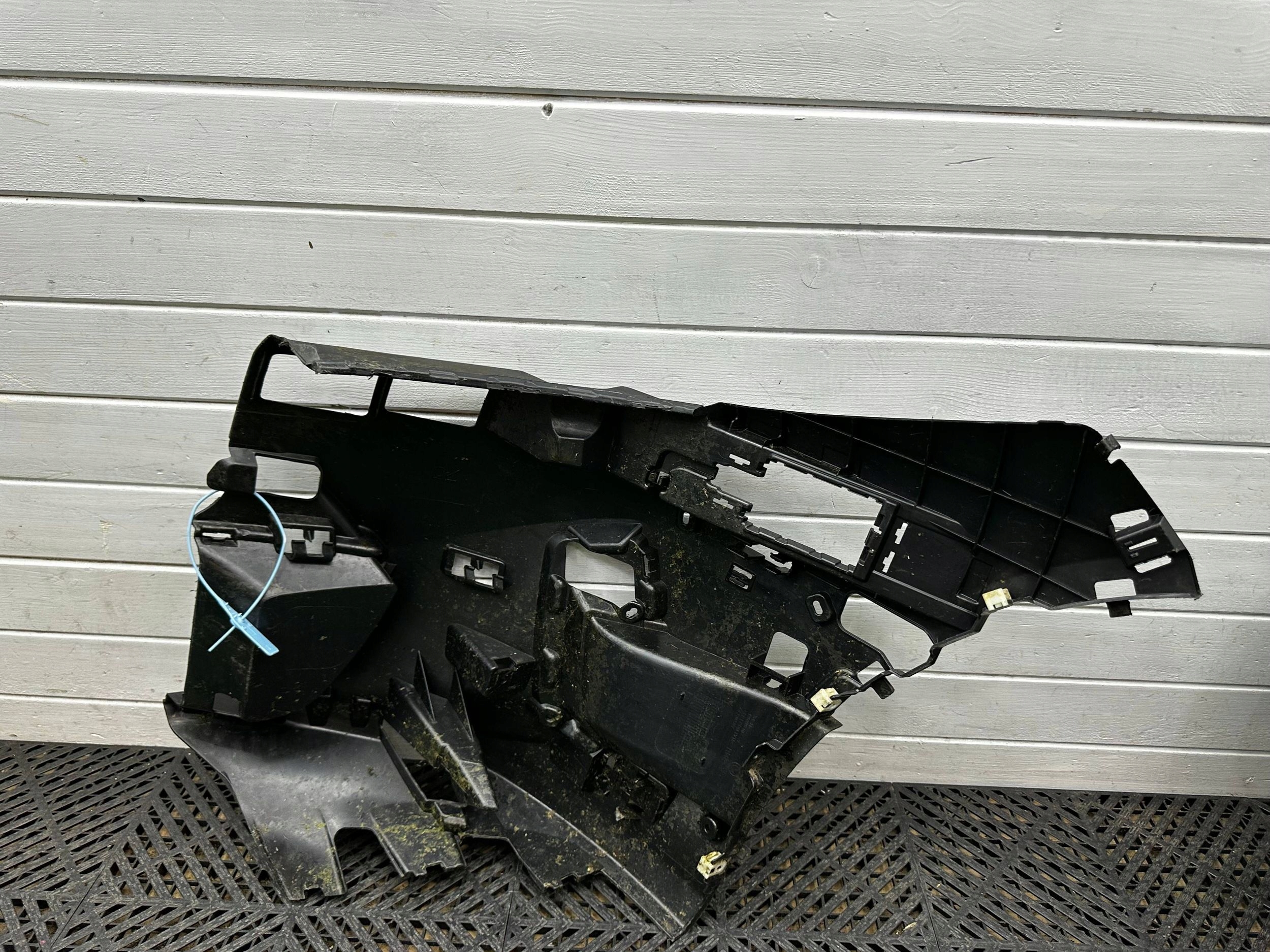 bumper bracket of the front front BMW 1 F70 5A35D42