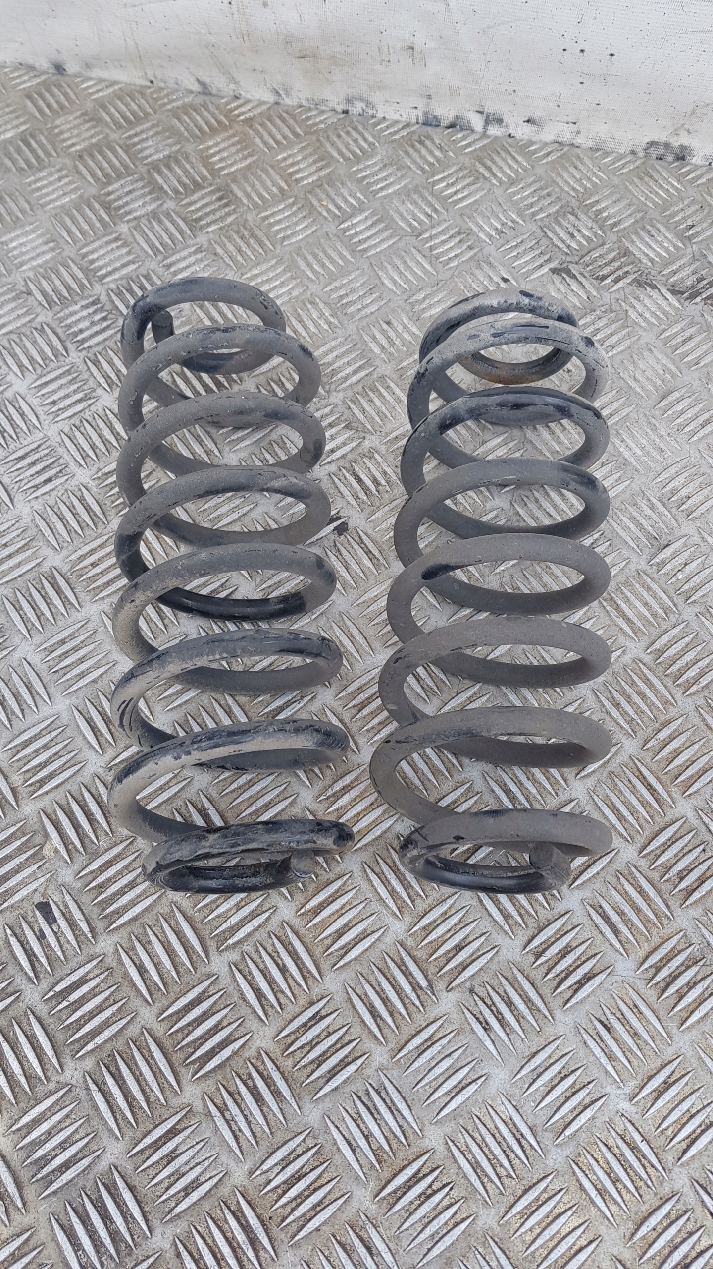 BMW 5 E39 spring springing rear part left or right