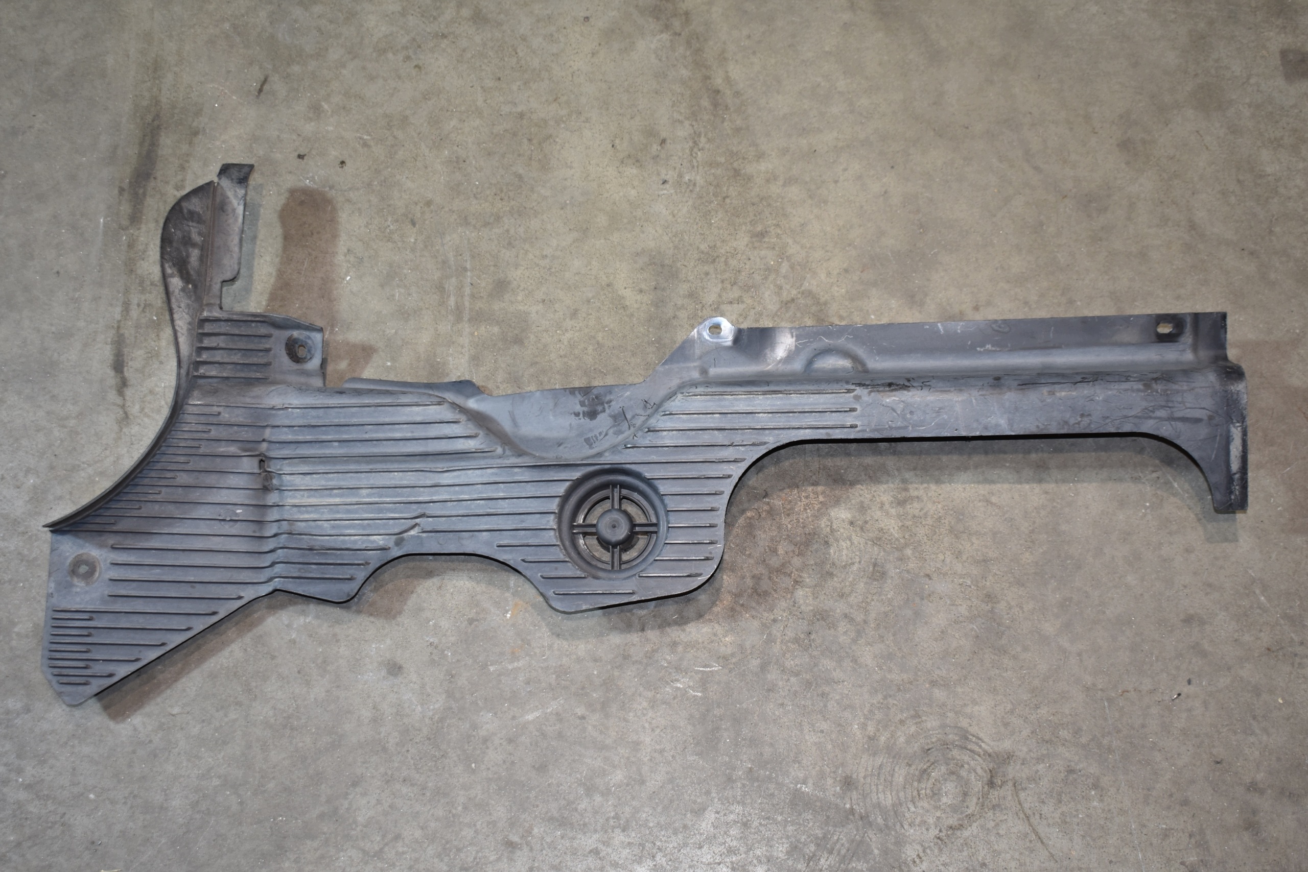 cover chassis rear part rear right PORSCHE MACAN