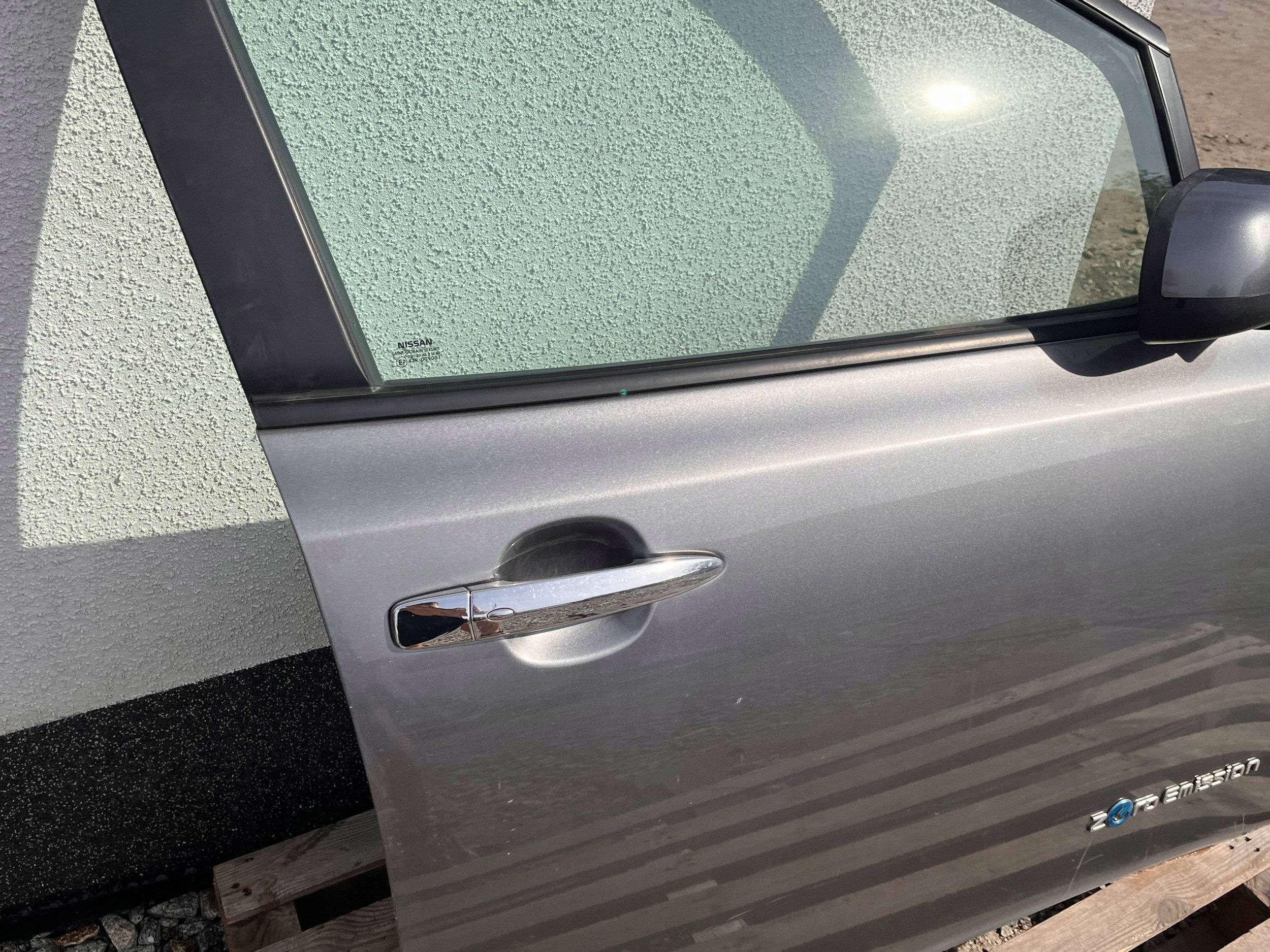 door front right side NISSAN LEAF and (ZE0) @M