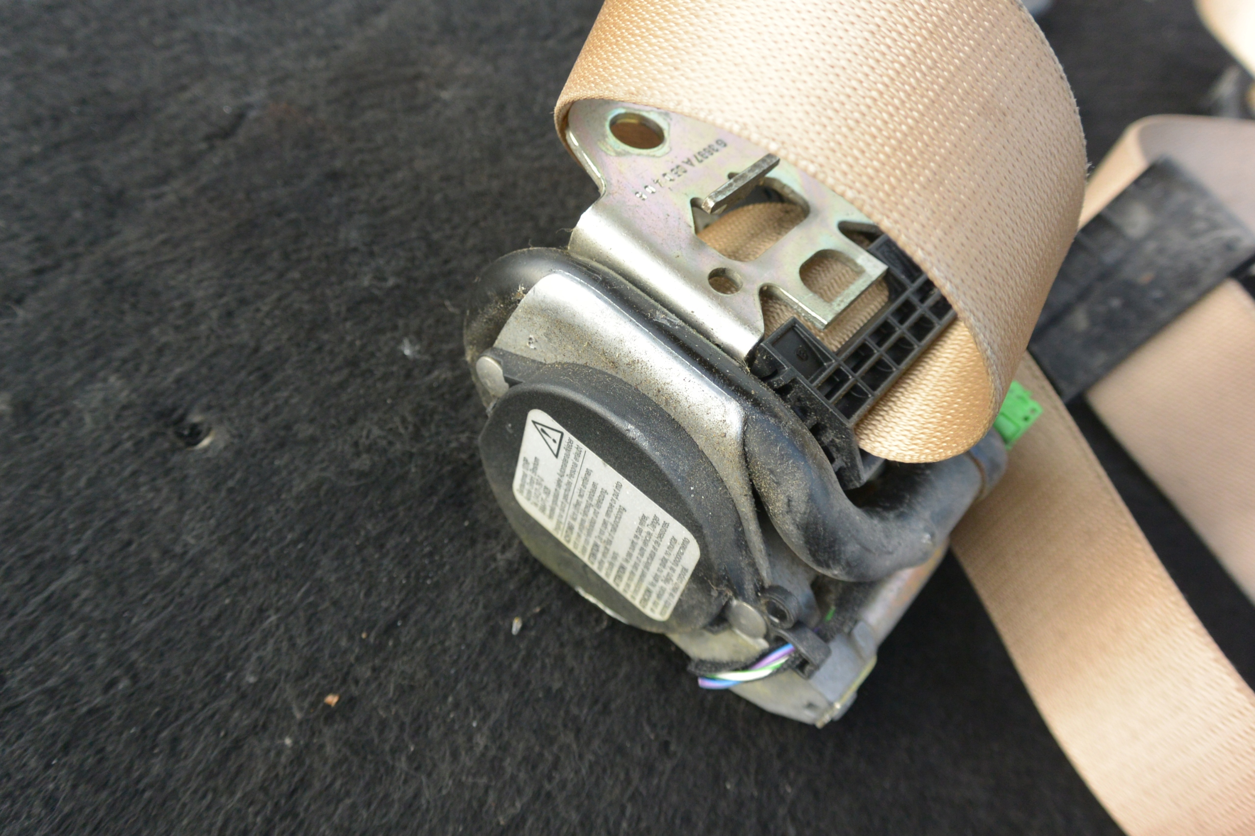 tension belt safety right front without MERCEDES W219