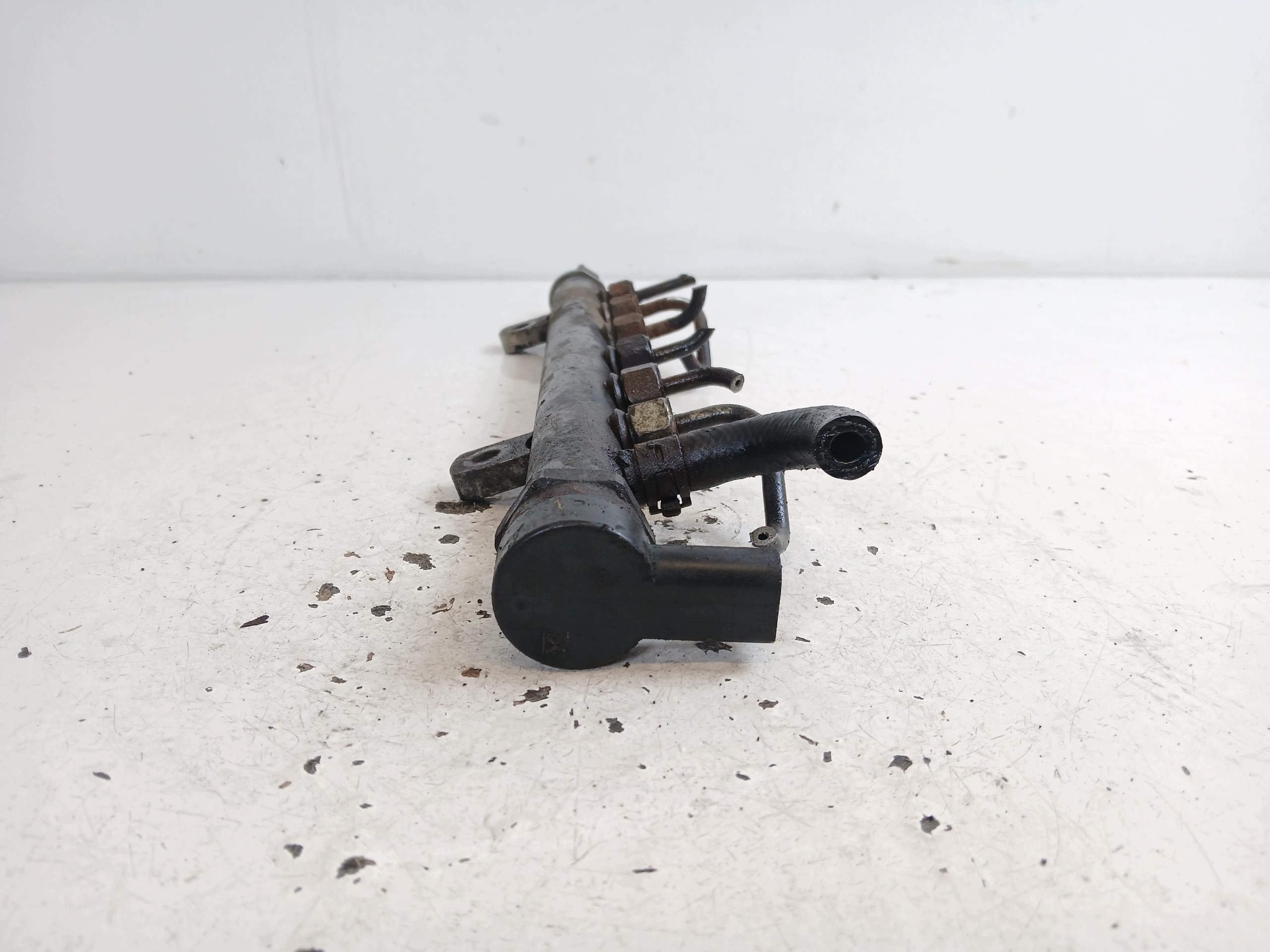VW CRAFTER and 2.5 TDI injection ramp 076130093C sensor 057130764E