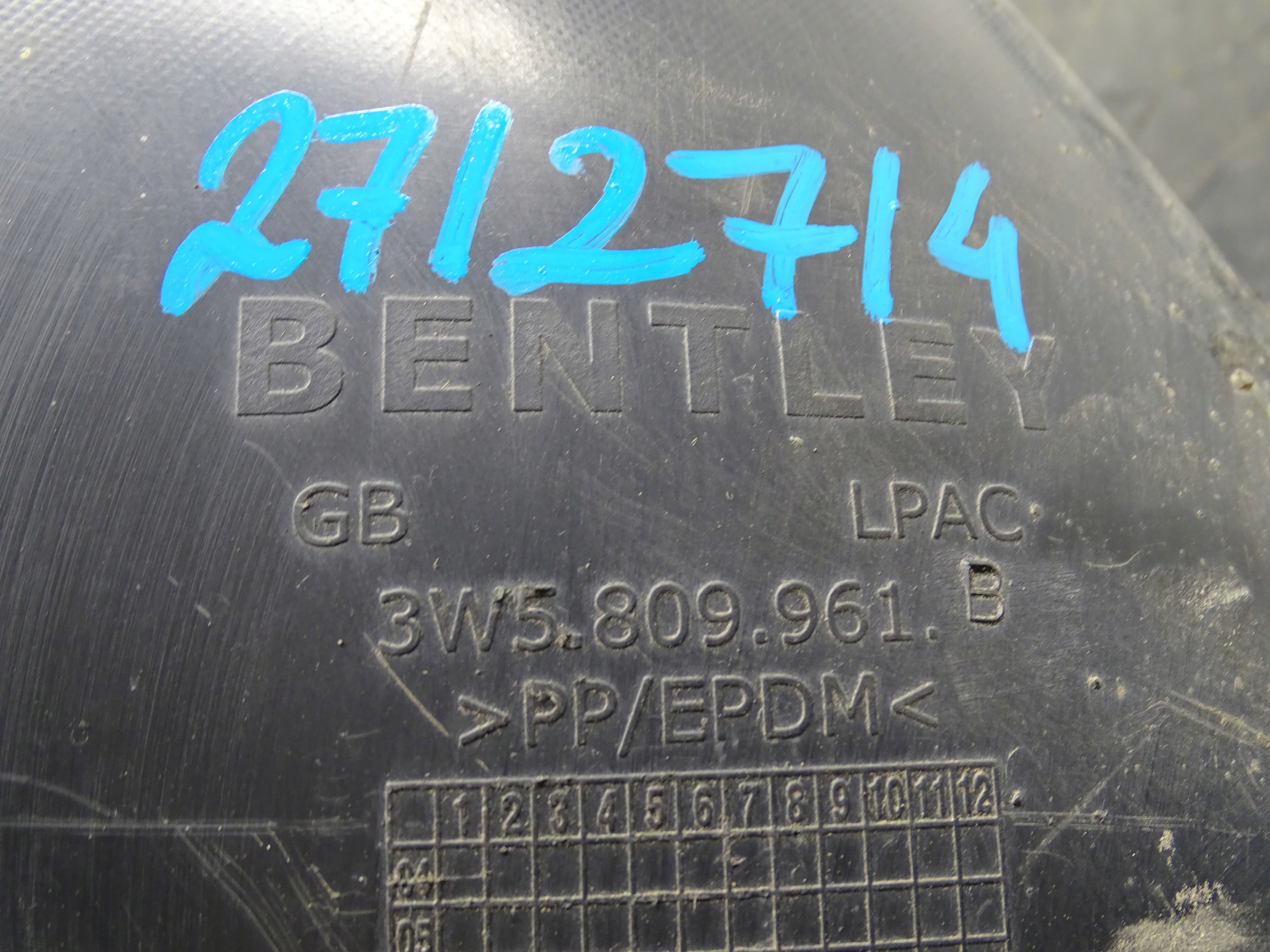 mudguard front left Bentley Flying Spur 3W5809961B