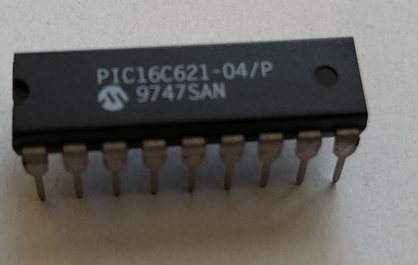 Procesor PIC16C621 super ekonomický