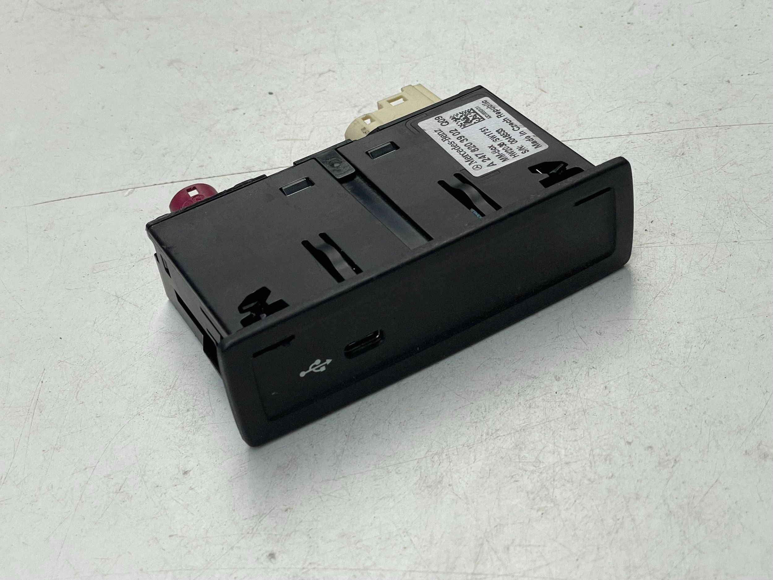 MERCEDES W247 adapter PORT USB A2478203902 !J