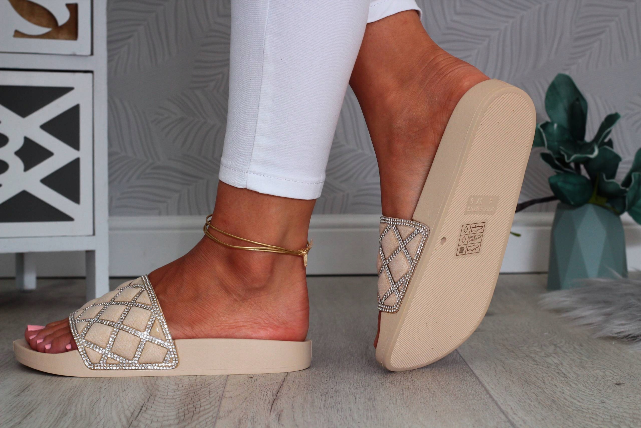 KLAPKI DAMSKIE STYLOWE BUTY ELEGANCKIE PIKOWANE Oryginalne opakowanie producenta pudełko