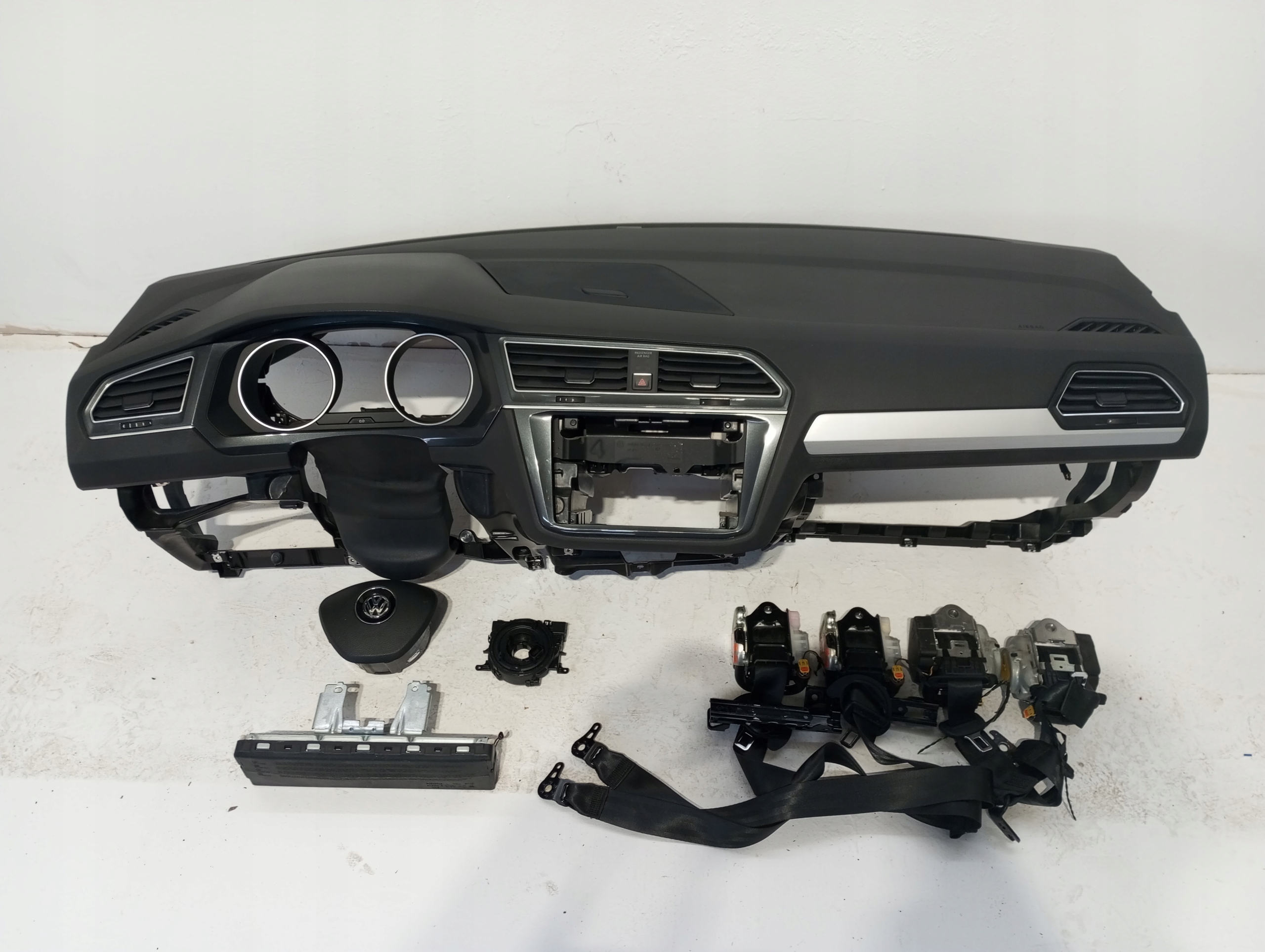 dashboard VW TIGUAN 5NA 4 tension belts