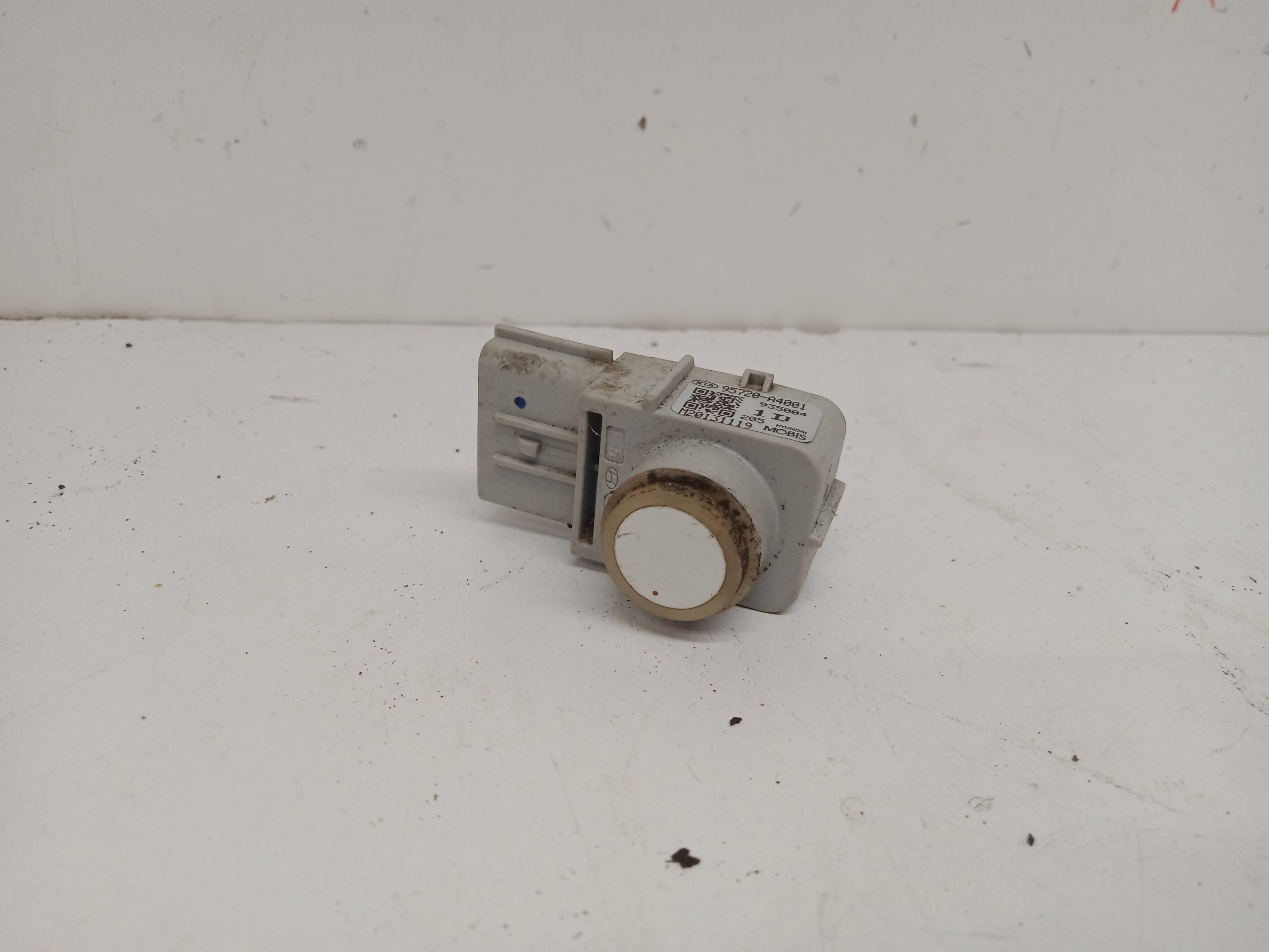 KIA CARENS 4 IV Sensor Parken PDC heck 95720-A4001 2013