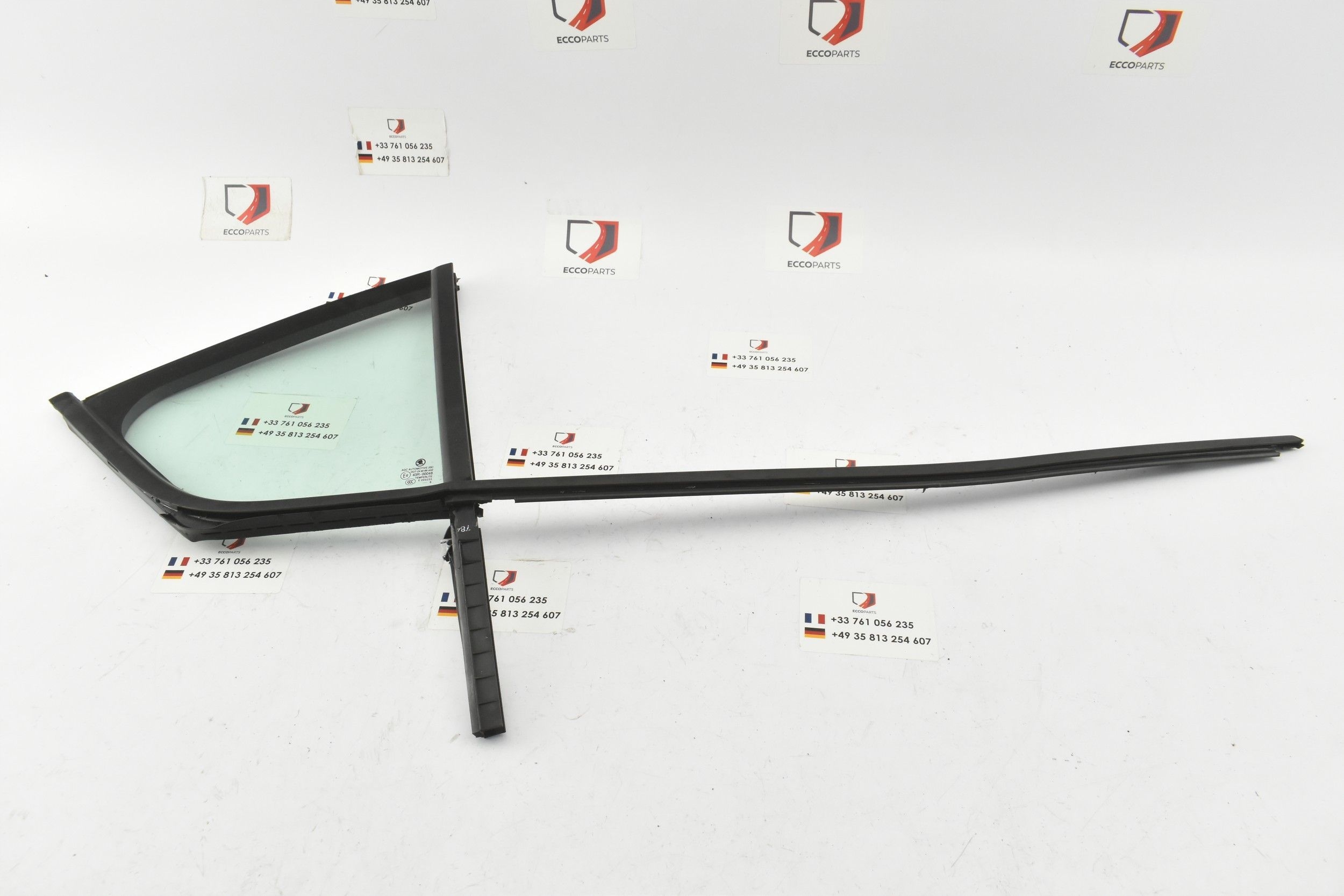 SZYBA LISTWA PRAWY TYŁ 5E5845213 OCTAVIA III 5E 16 Jakość części (zgodnie z GVO) Q - oryginał z logo producenta części (OEM, OES)