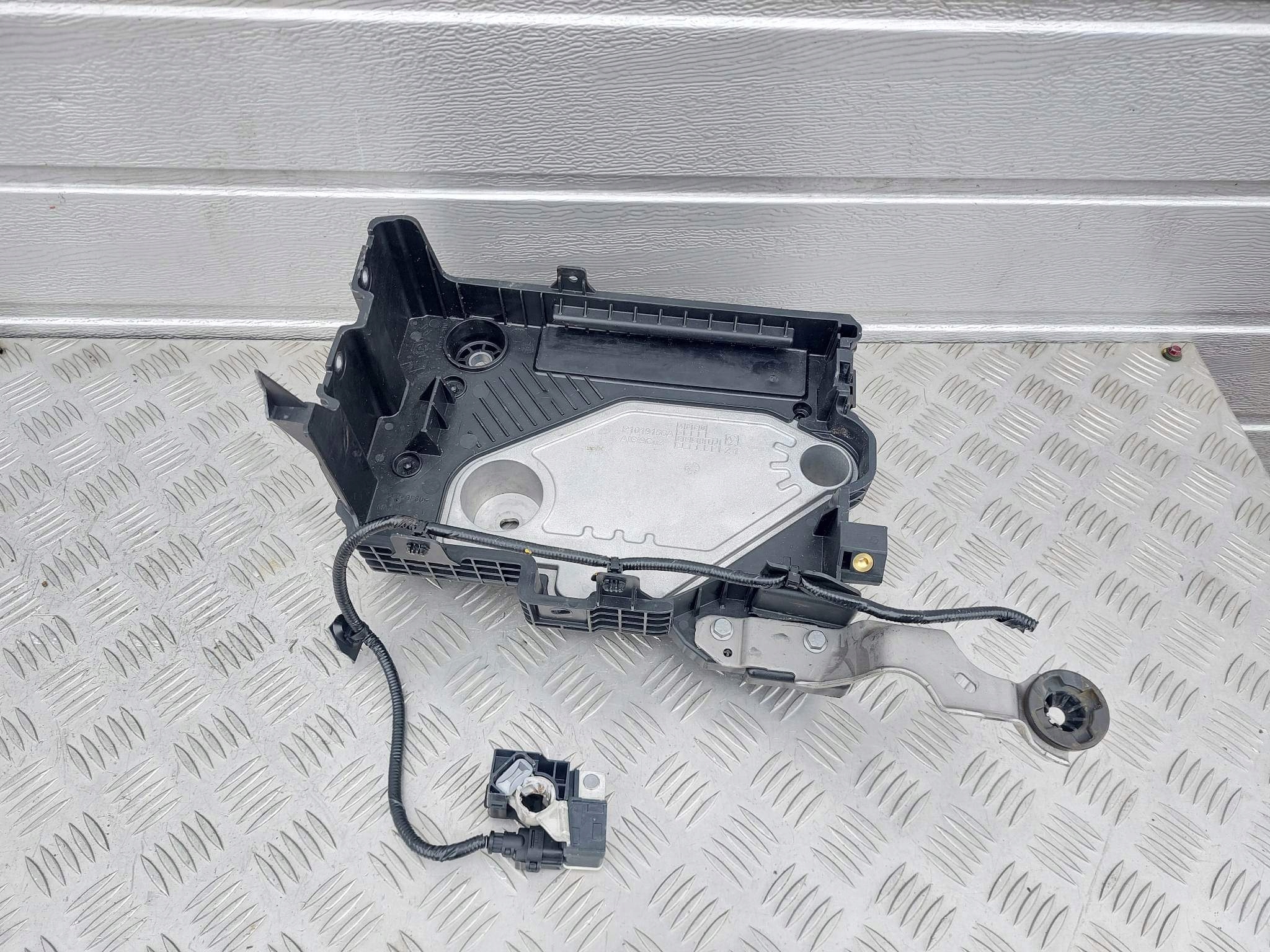 648947355R - RENAULT CLIO V БАЗА БАТАРЕИ KLEMA МИНУСОВАЯ