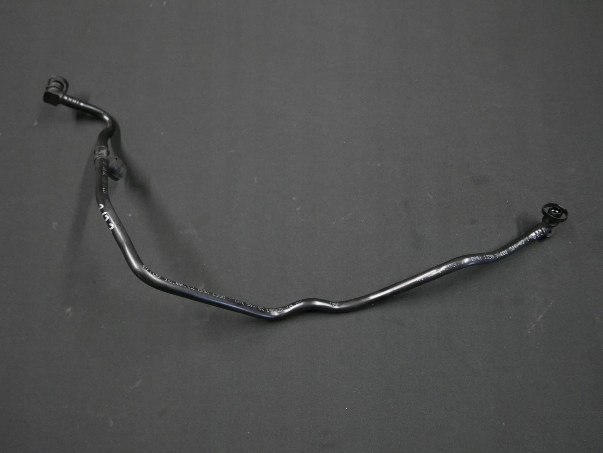 7601516 - BMW F07 F10 F11 воздуховод бака