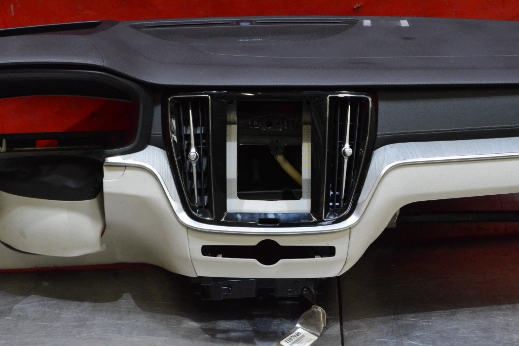dashboard instrument panel console cockpit airbag EU VOLVO V60 2 II LIFT 23