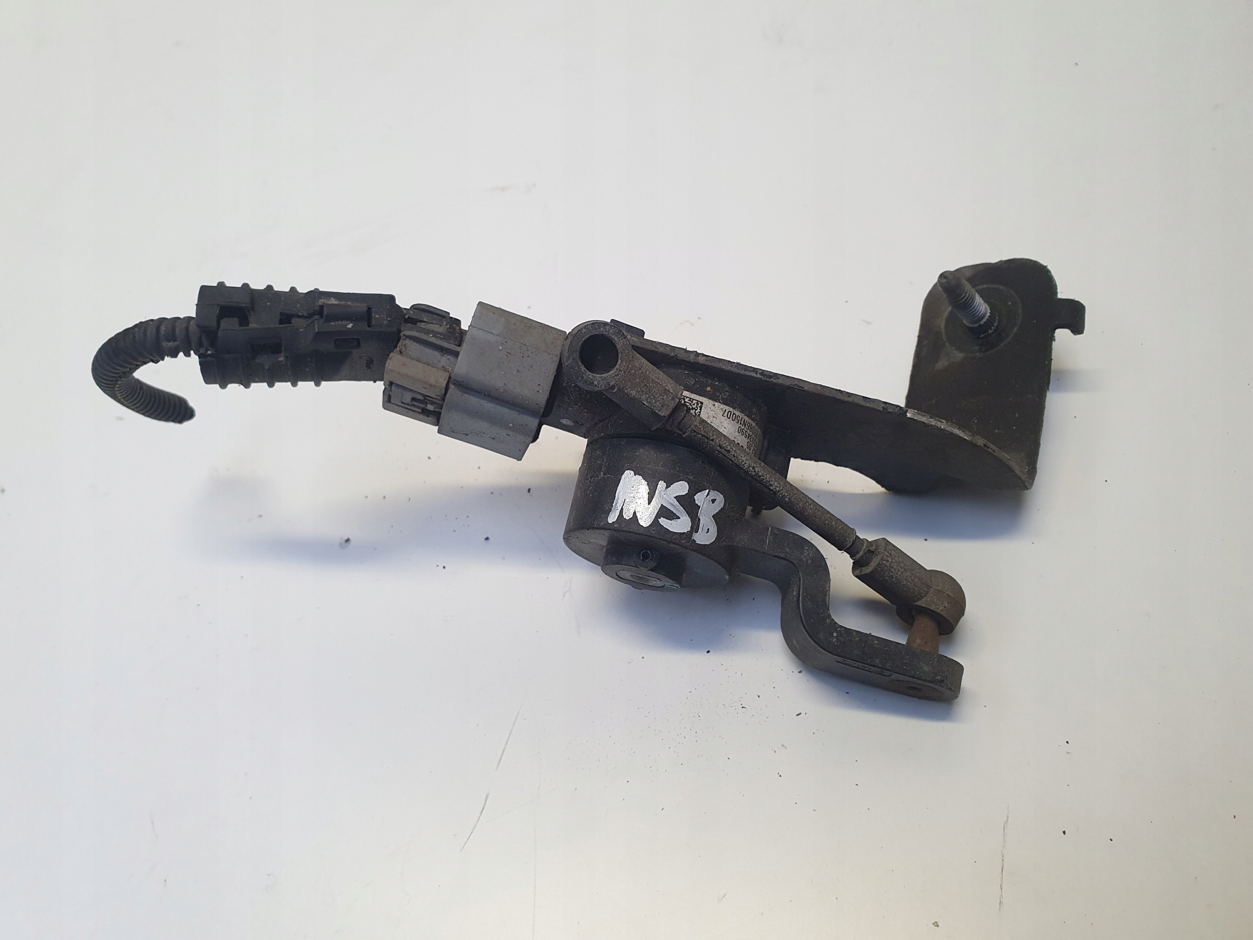 84171606 - INSIGNIA B 4X4 ЗАДНИЙ ДАТЧИК ВЫРАВНИВАНИЯ ЛАМПЫ