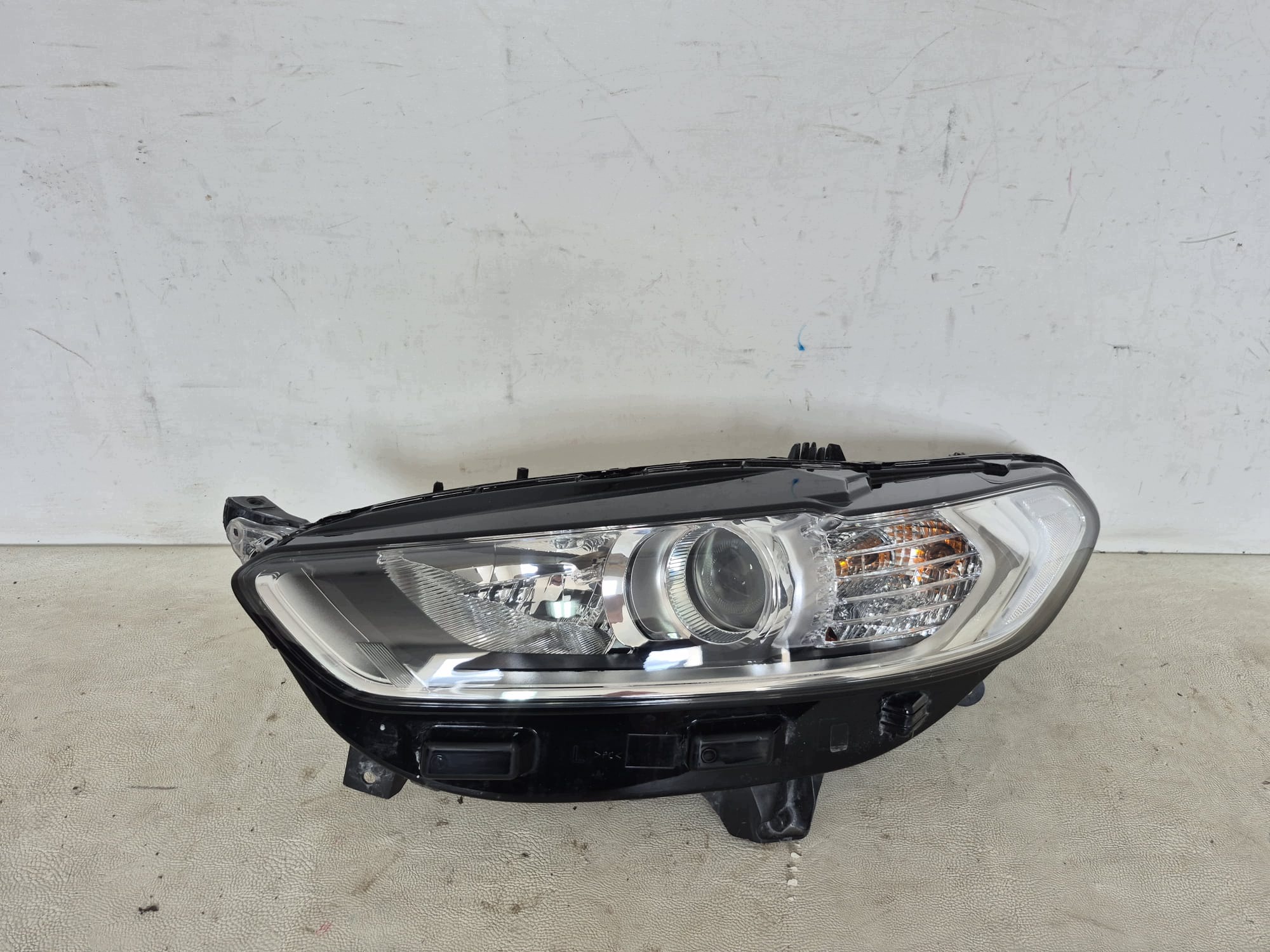 FORD MONDEO MK5 LIFT 19- light left front front lens ES73-13W030-GD