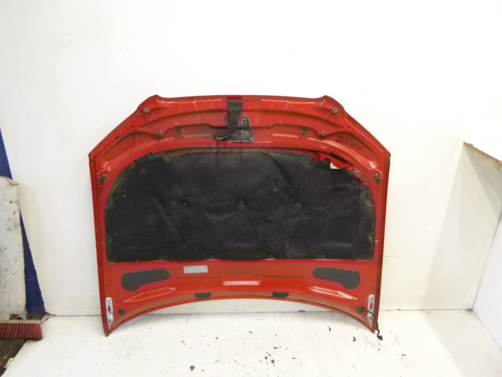 bonnet front of the engine AUDI A4 B7 / B8 red LY3J originál 2007r.