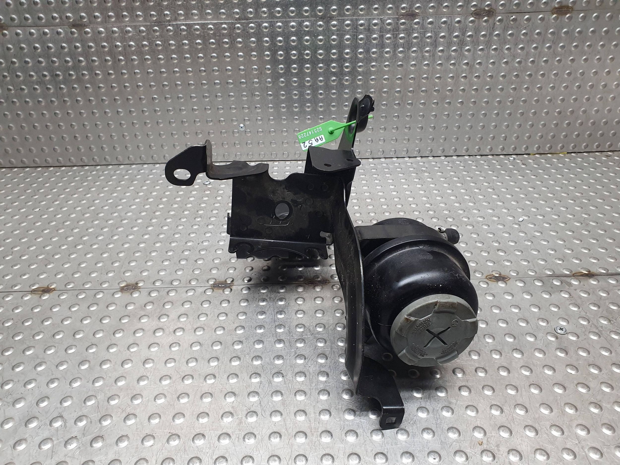 Servoölbehälter Halter 4F0422373A AUDI A6 C6 4F 3.0TDI