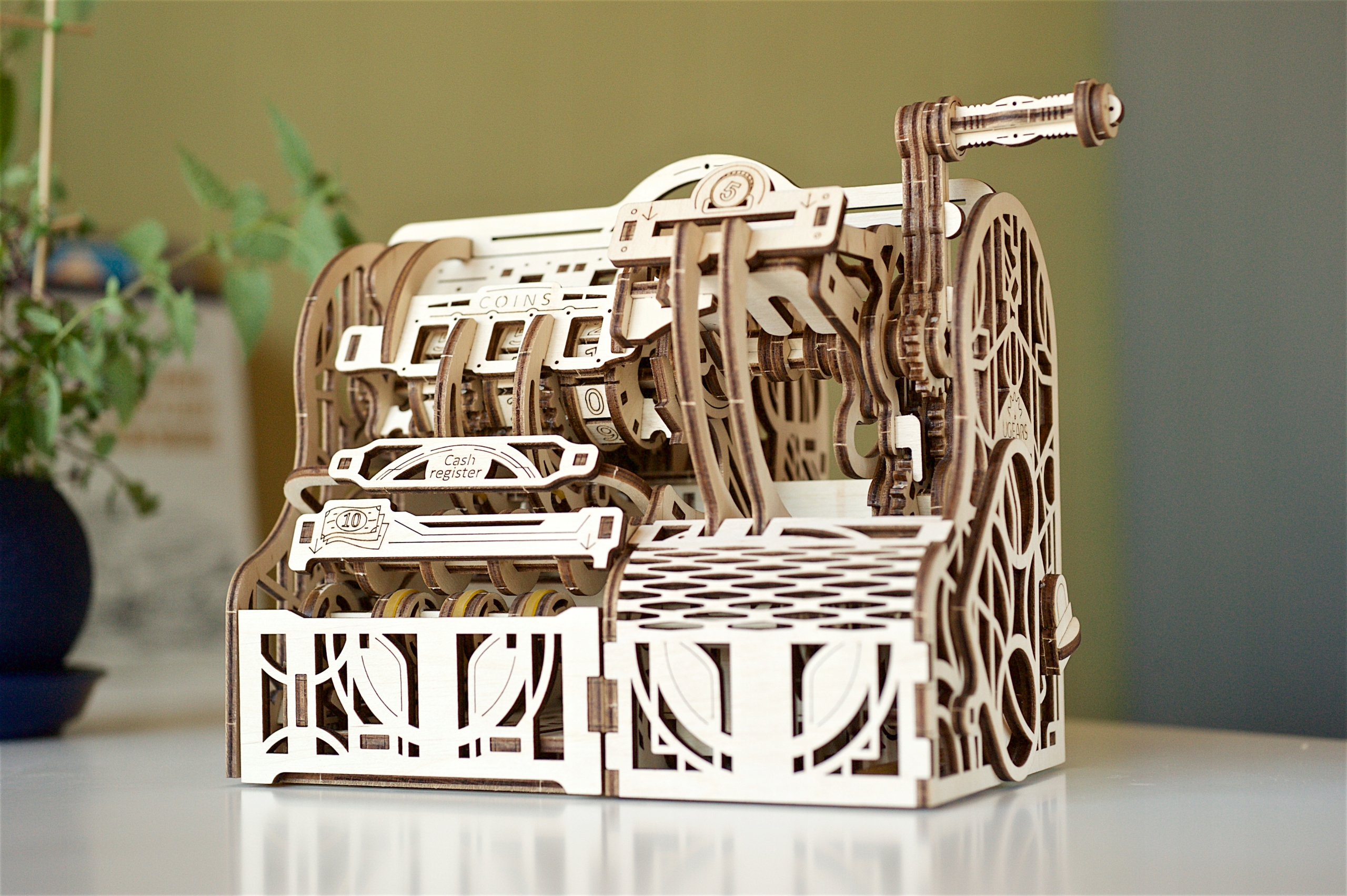 Piękne Puzzle 3D Drewniane Kasa Fiskalna uGEARS Wysokość produktu 24.5 cm