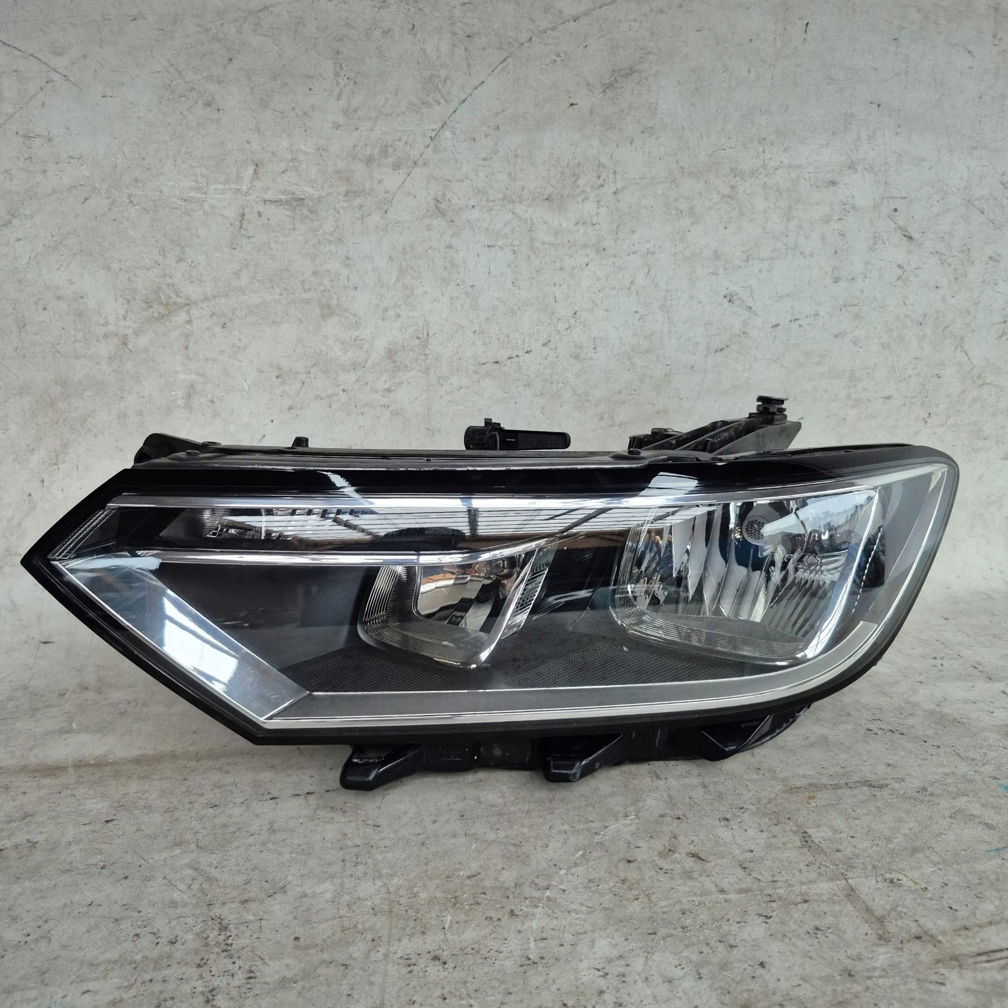 VW PASSAT B8 3G0 14- light left front front ZWYKLA 3G1941005B