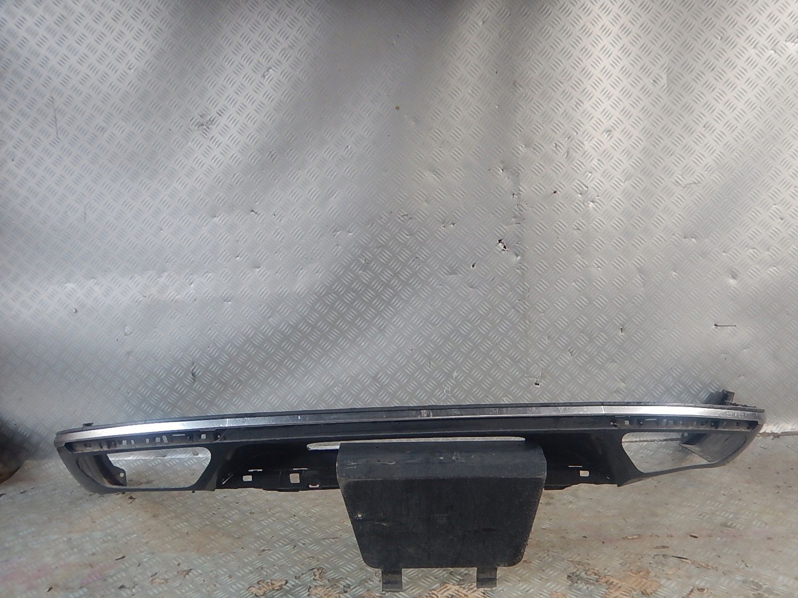 VW PASSAT B8 R-LINE спойлер дифузор задній 3g9807521