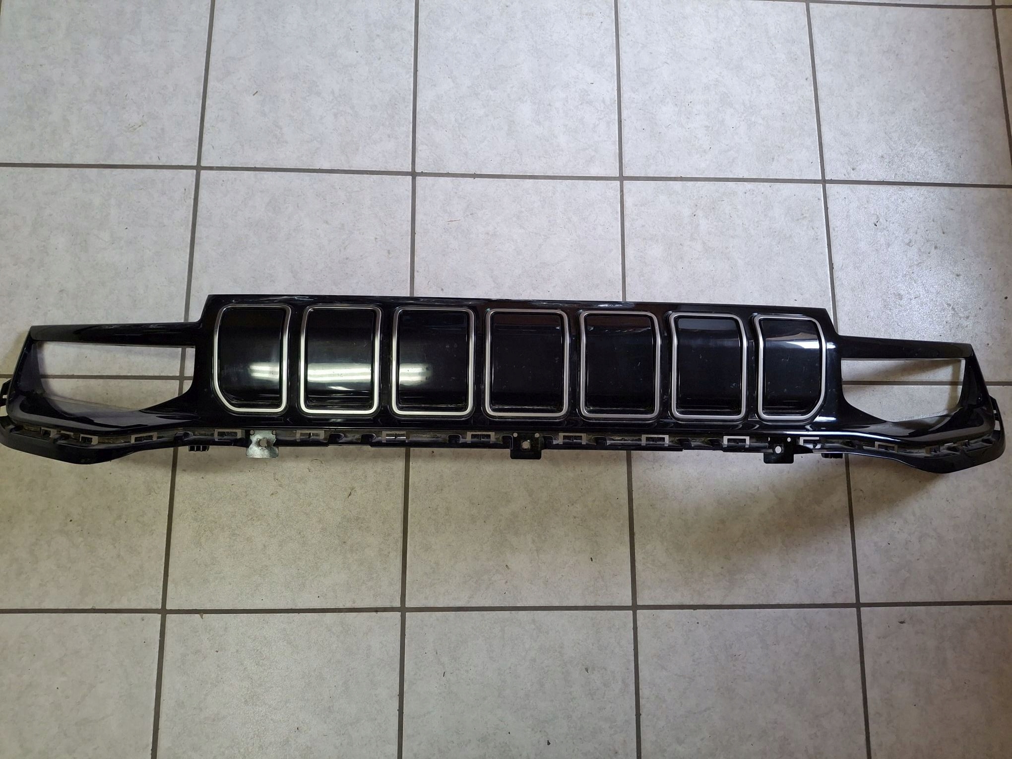 maska JEEP AVENGER 2023R->