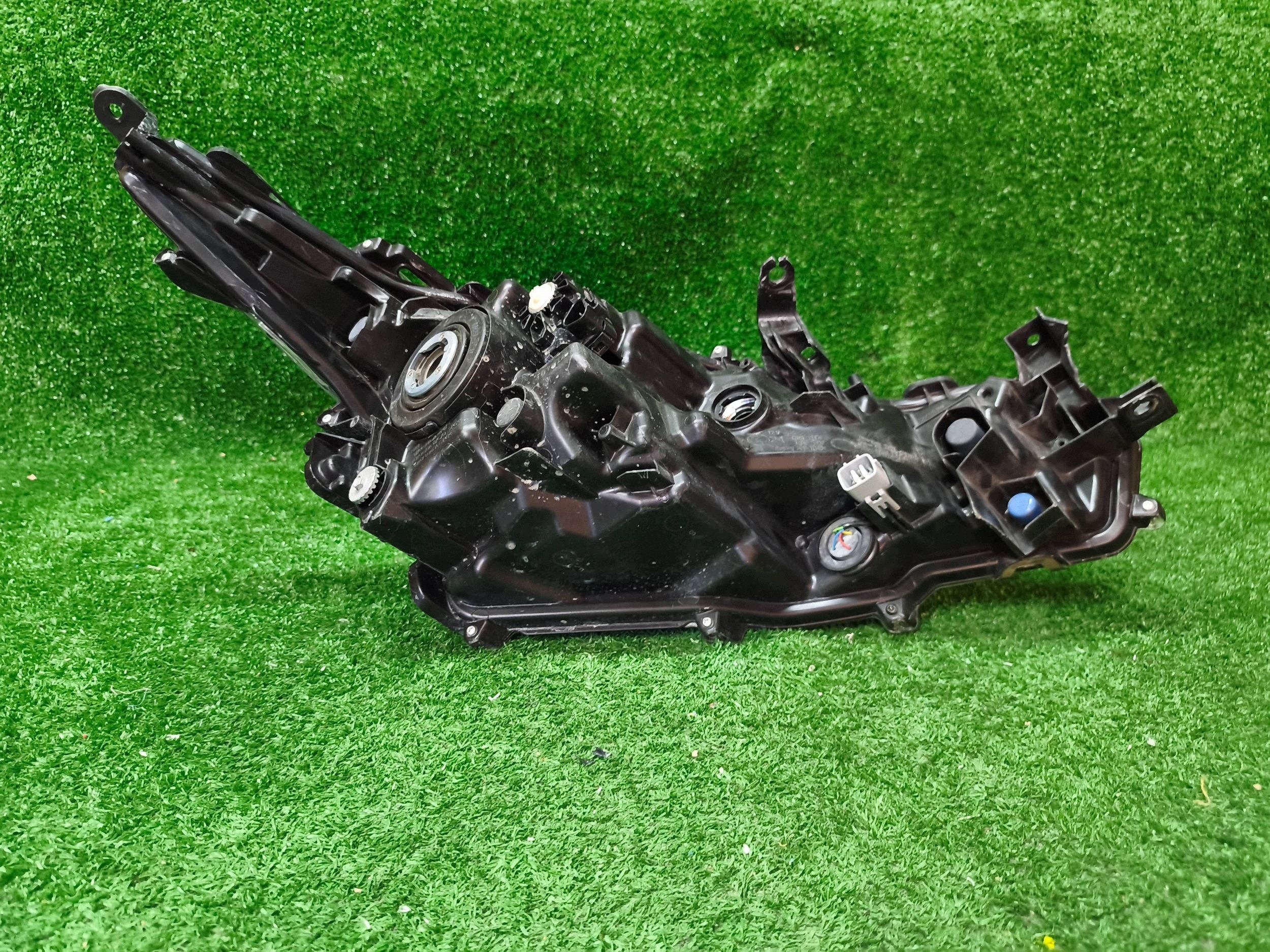REFLEKTOR left front TOYOTA COROLLA E21 sedan LED NR.1556
