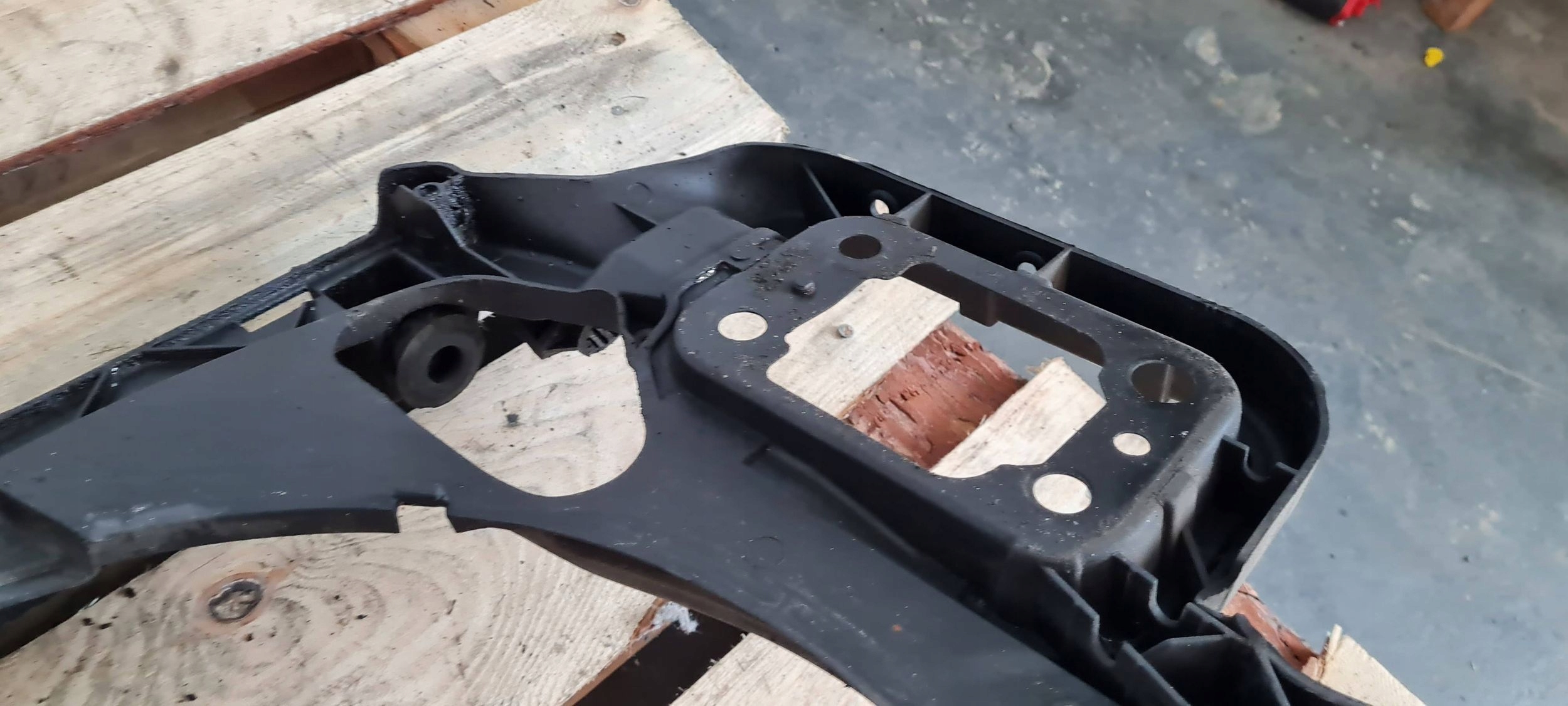 A6 C6 LIFT support panel for radiators pillar iron 4F0805594H