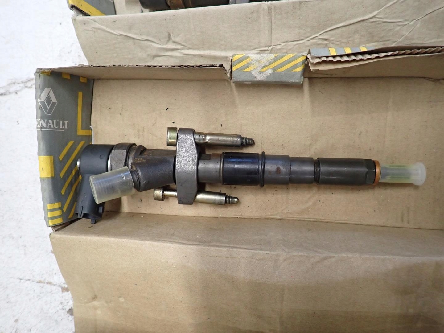 nozzle injector RENAULT 2.2 8200010075
