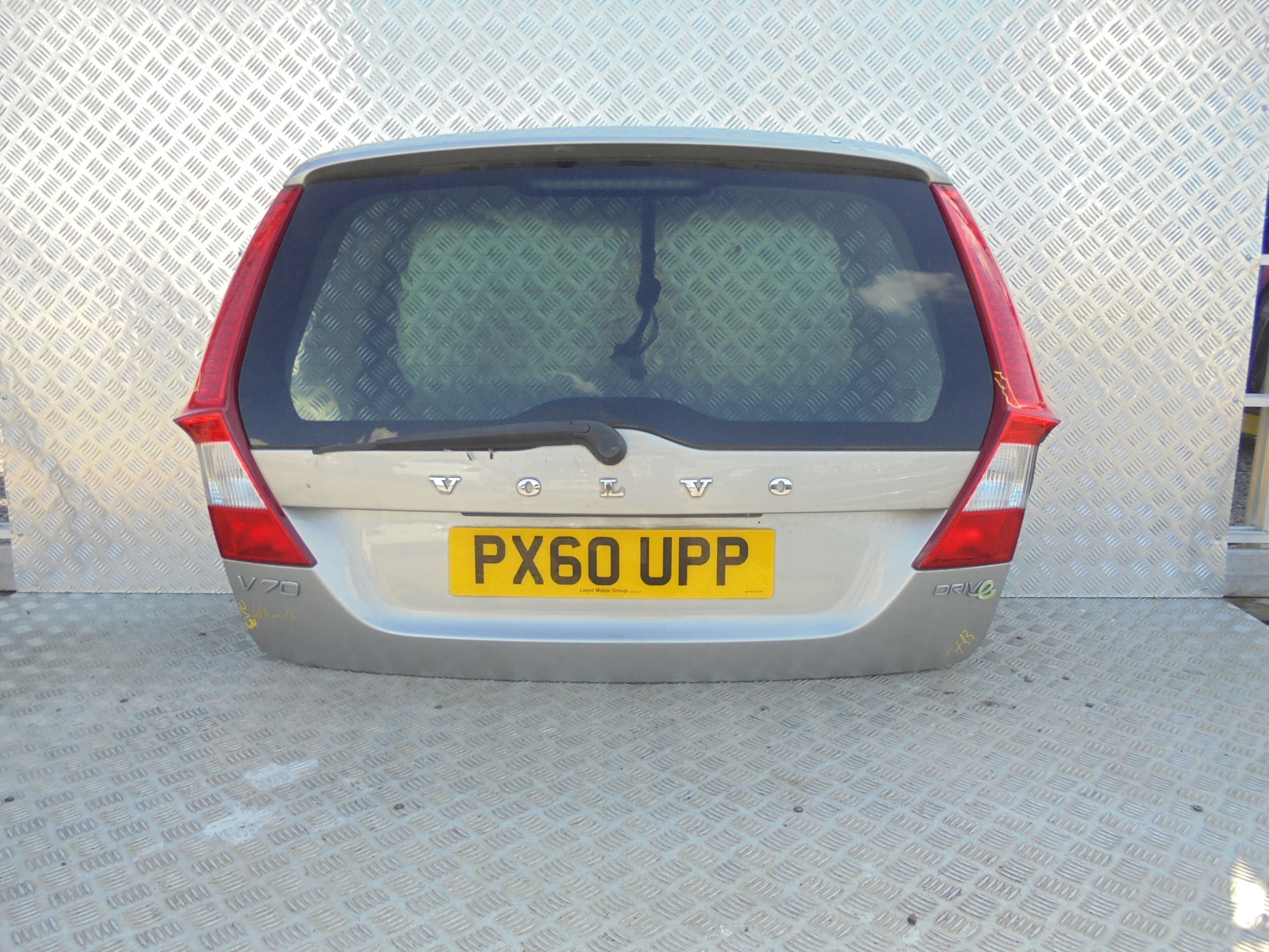 713. KLAPA BAGAŻNIKA ELEKTRYCZNA VOLVO V70 III 484-16