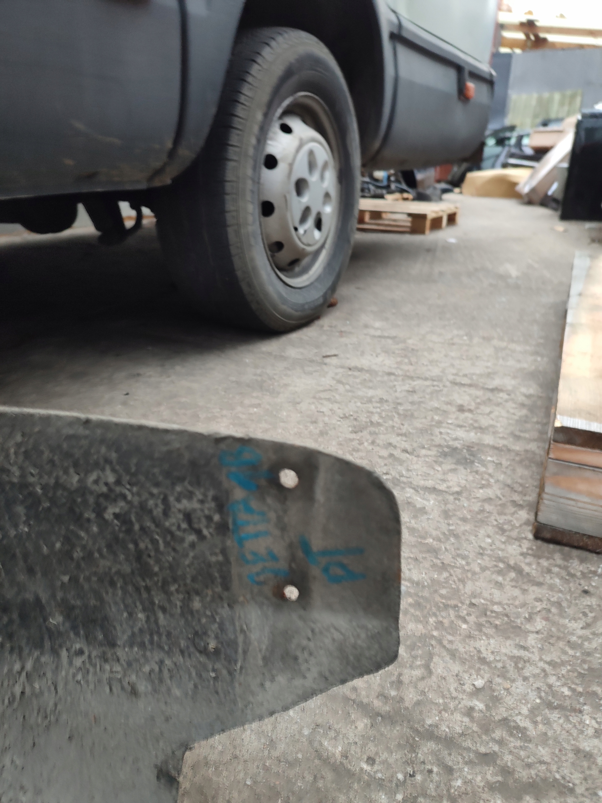 mudguard right rear part right rear. volkswagen jetta VI