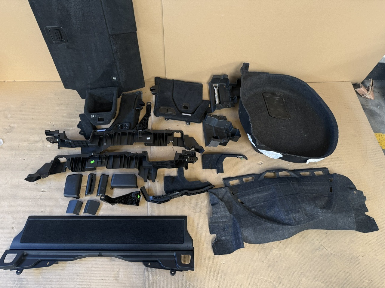 seats BMW X7 G07 7 axis. + MODULY+ side boot 1