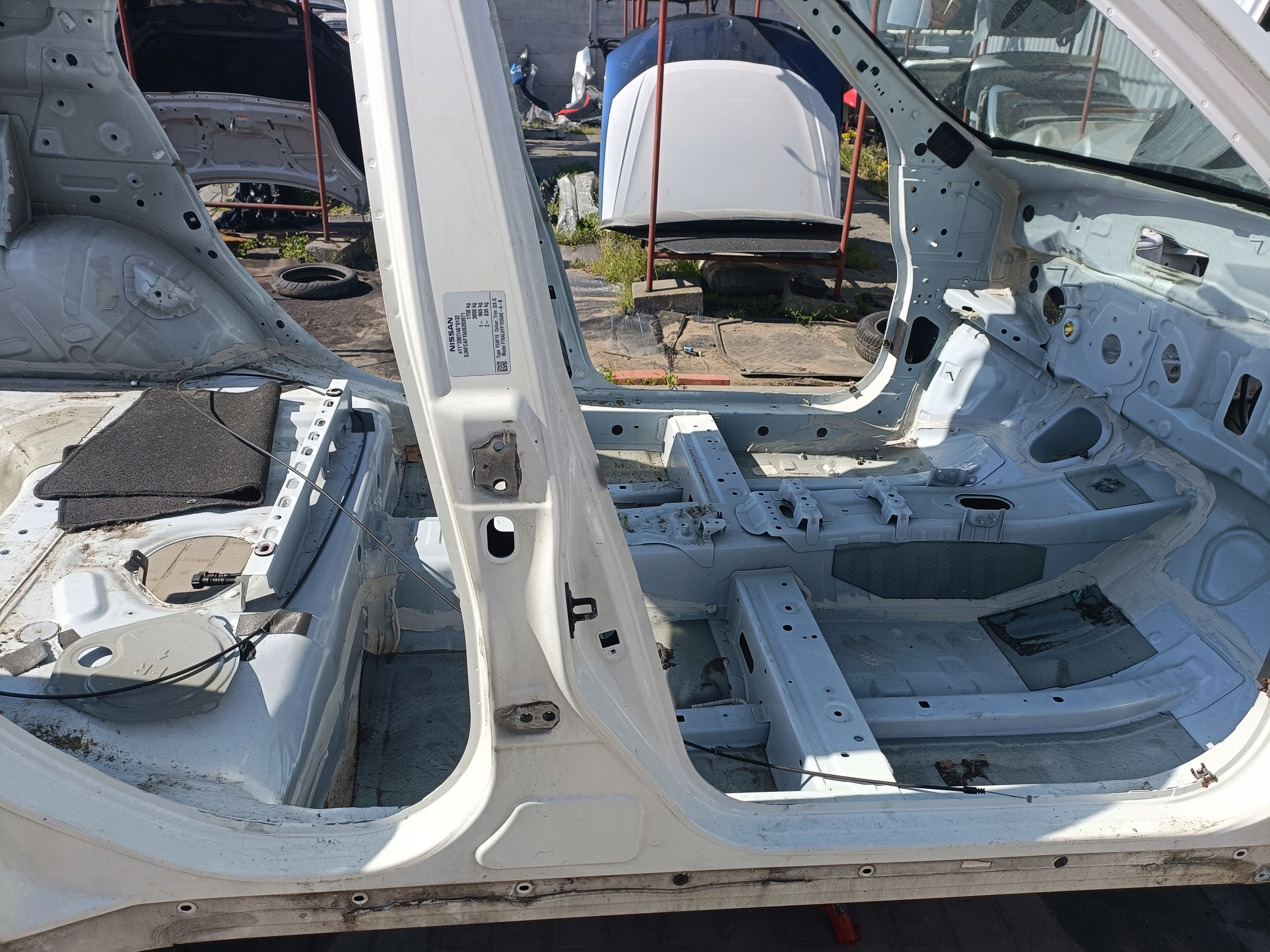 NISSAN JUKE F15 SŁUPEK PRÓG PRAWY