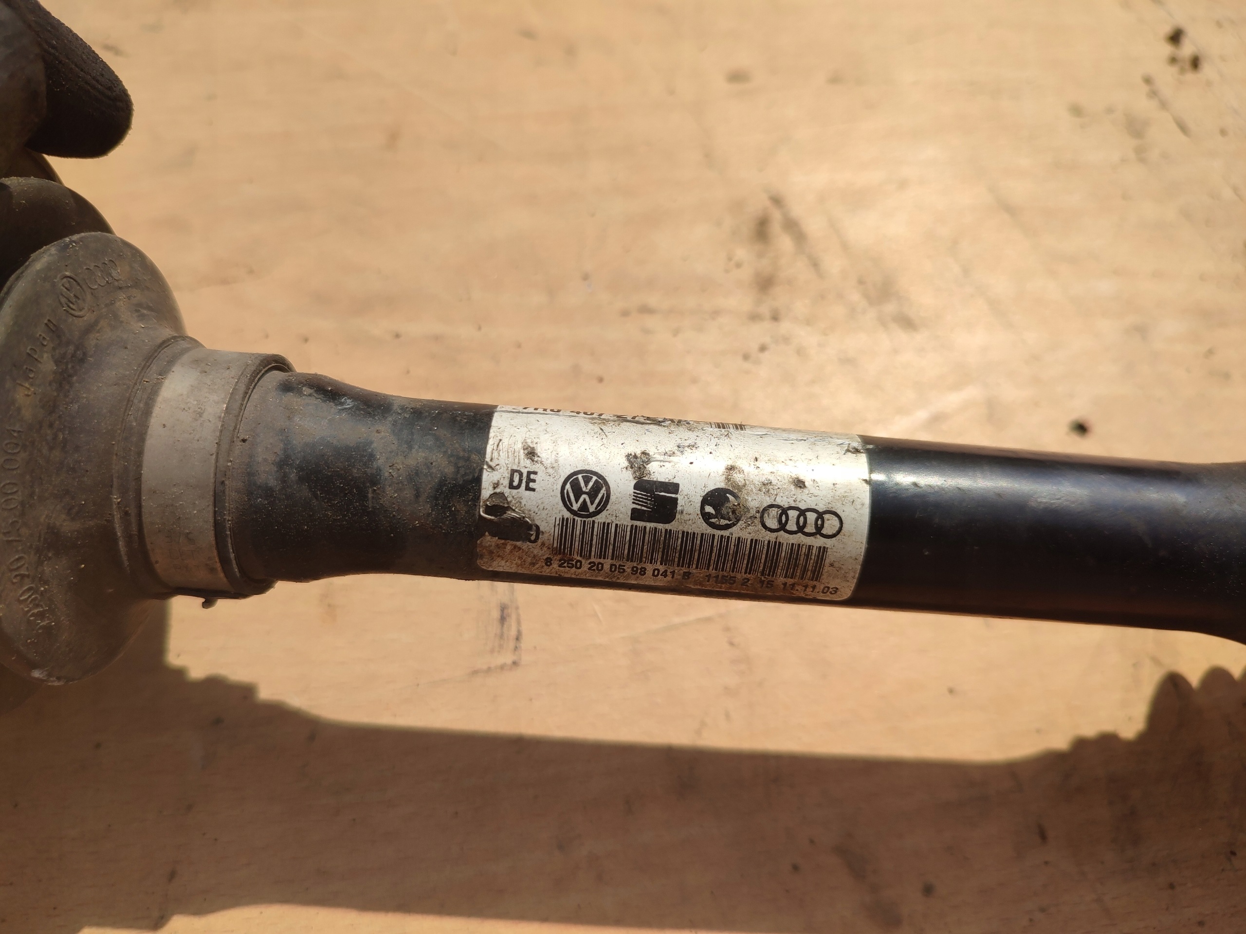 semi-axis left front VOLKSWAGEN TRANSPORTER T5 2.5 TDI 7H0407271AA