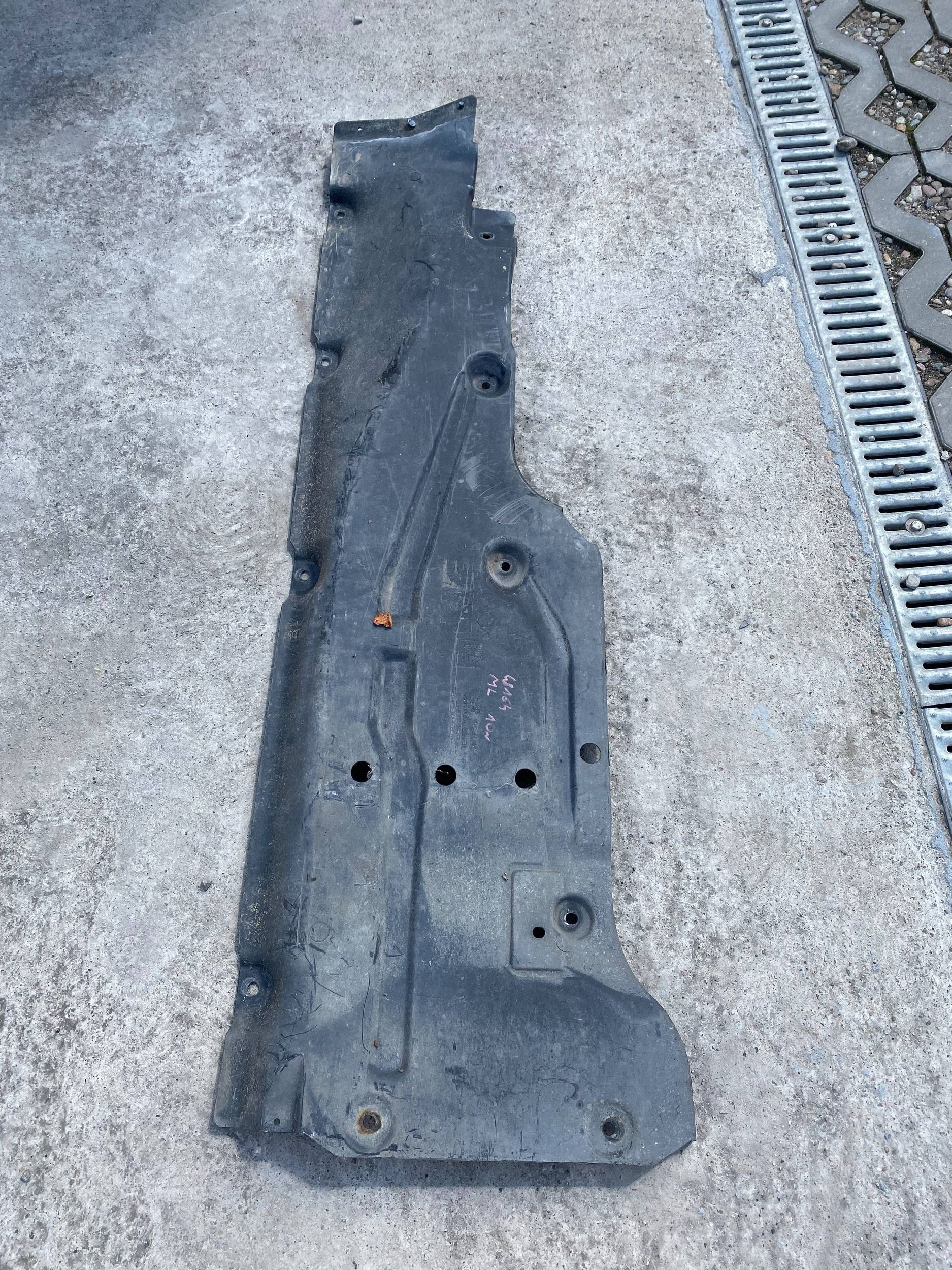 MERCEDES ML W164 abdeckung Blende Abdeckung Unterfahrschutz rechts A1646190438