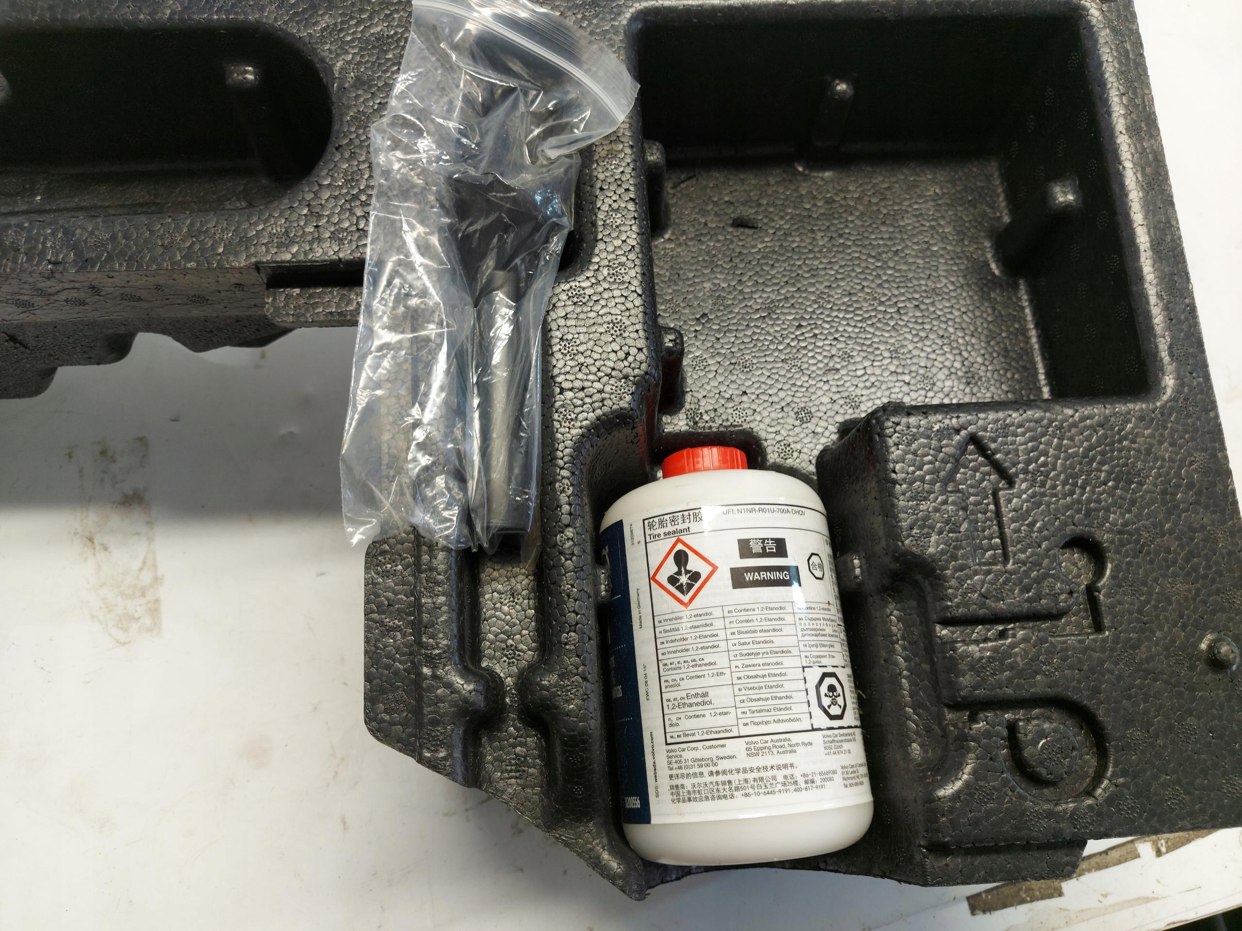 VOLVO XC60 II Roue secours garniture Cric 31680037