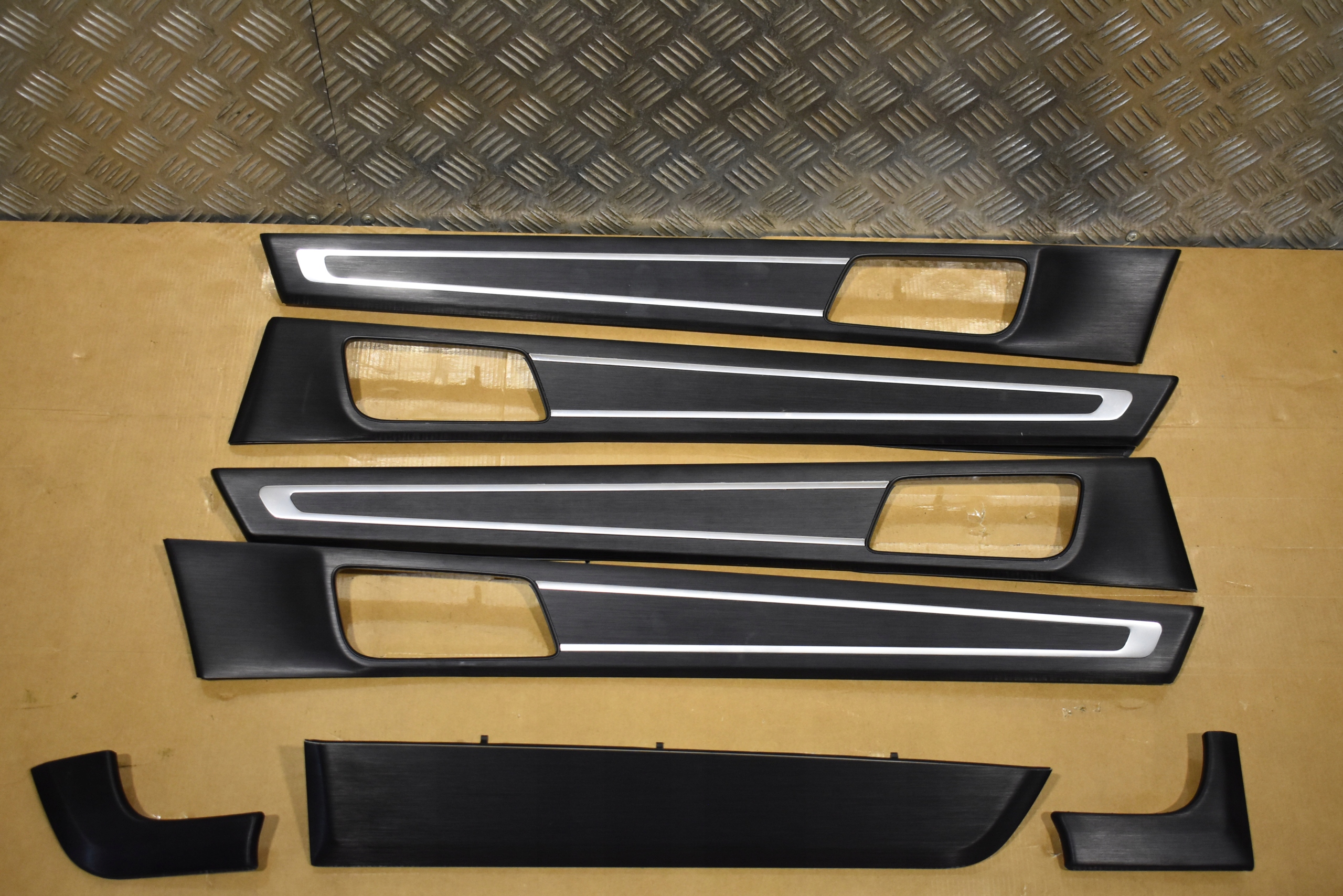 IDEALNE mouldings DECORY PORSCHE PANAMERA 971 SATYNA aluminium 1