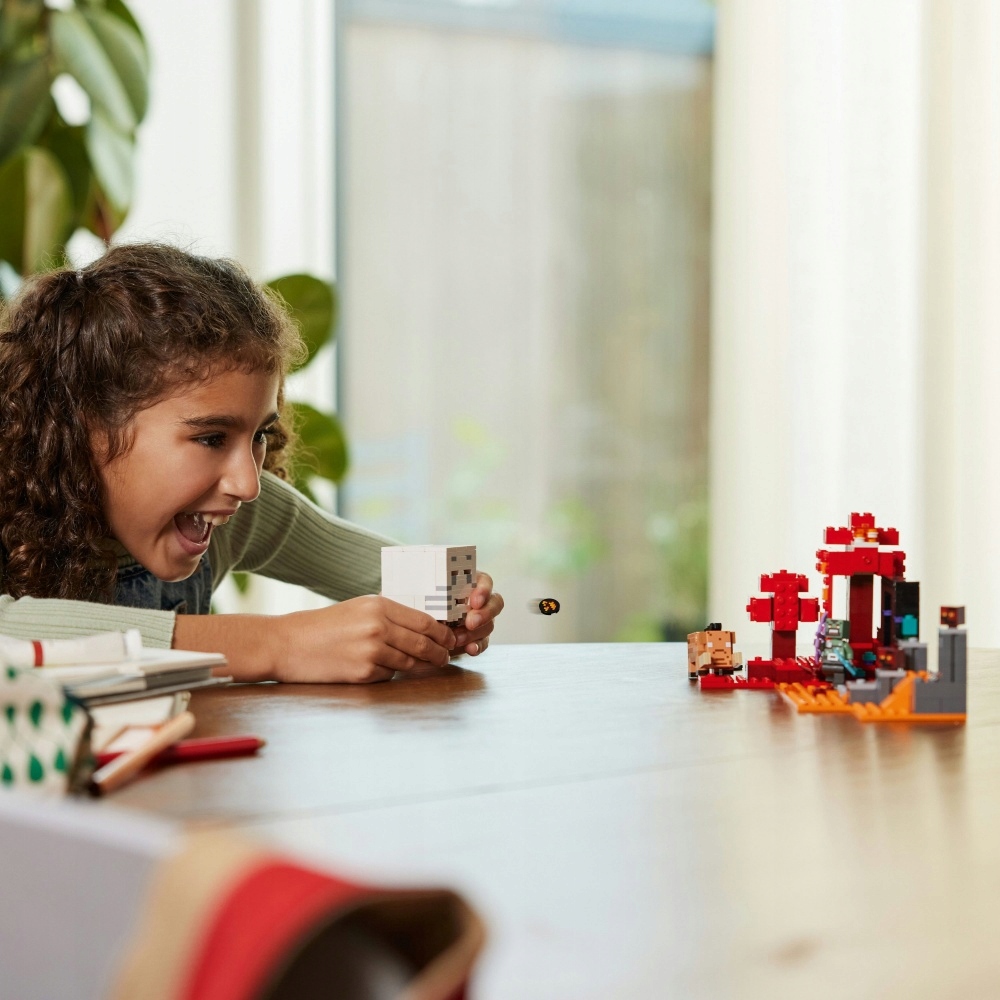 LEGO MINECRAFT ZASADZKA W PORTALU DO NETHERU WOJOWNIK STRZELAJĄCY GHAST Wiek dziecka 8 lat +
