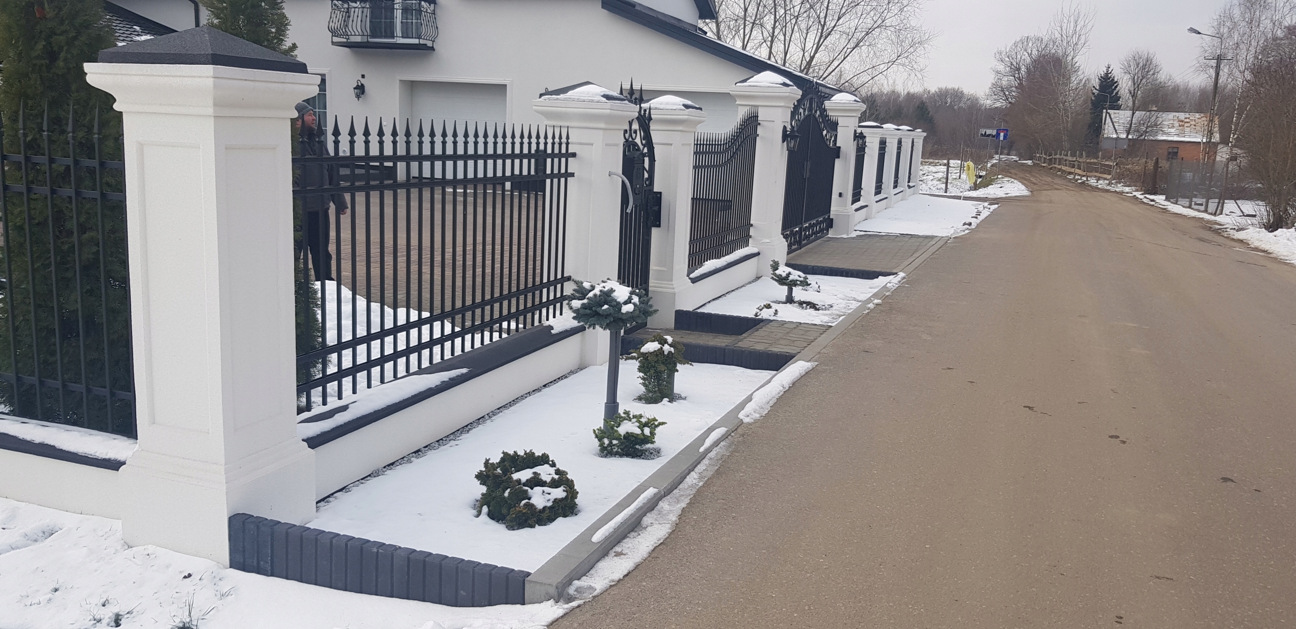 Ogrodzenia Betonowe, SŁUPY DWORKOWE,RAMKA,STYLOWE Szerokość elementu 40 cm