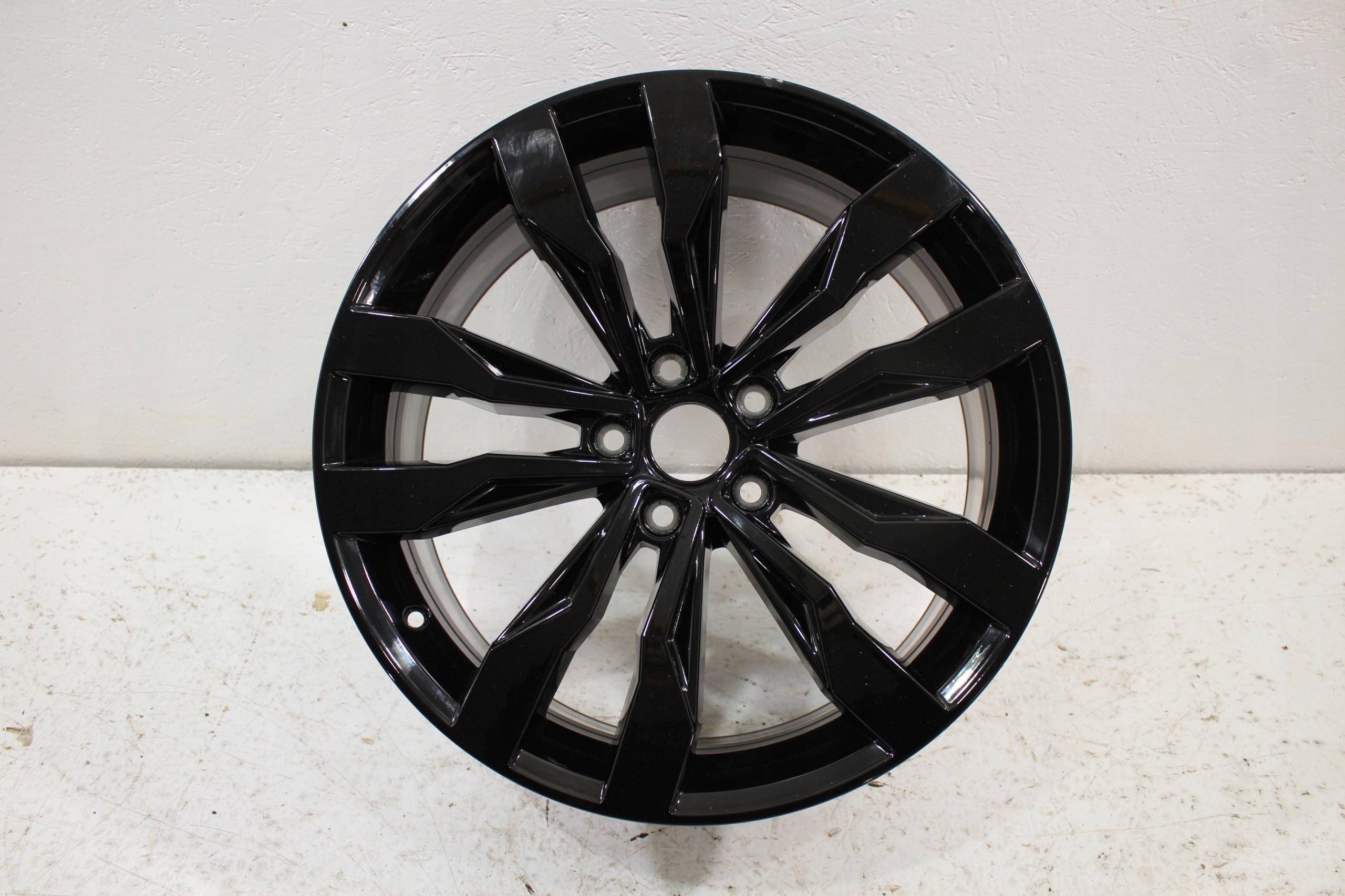 VW aluminiowa felga 19 2GA601025AE Kod producenta 2GA601025AE