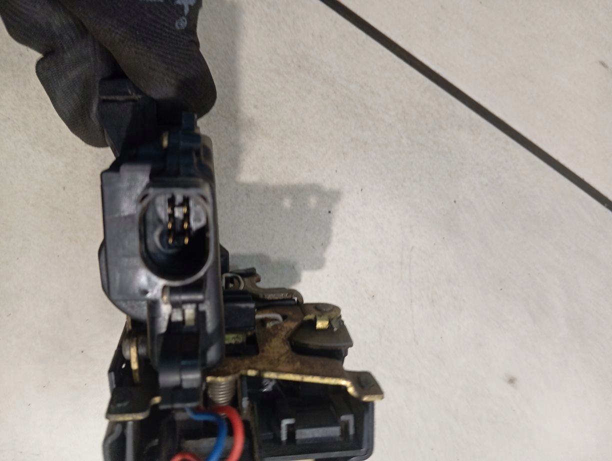 lock door right front SKODA OCTAVIA and 1.9 TDI 8pin