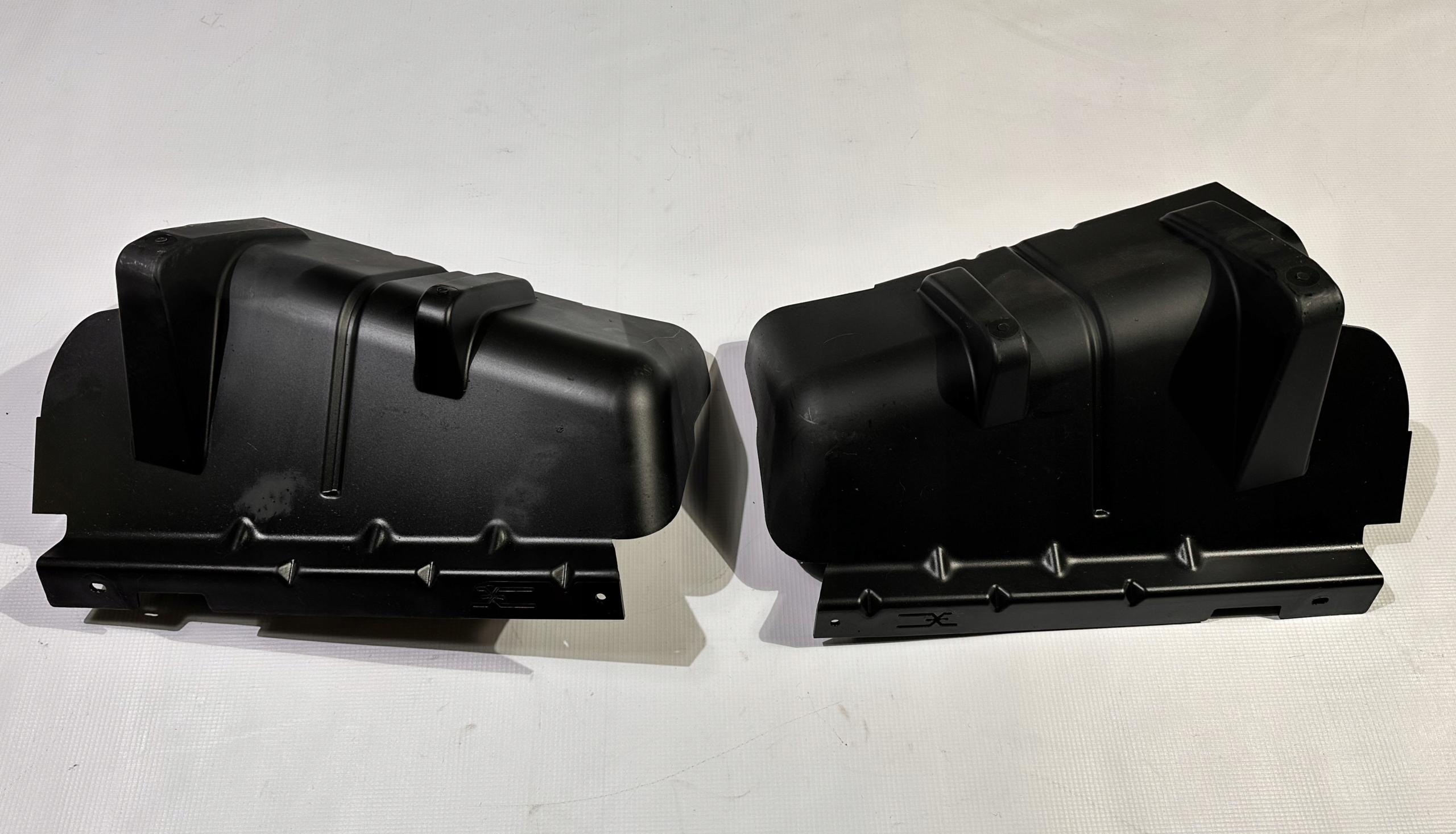 support supports left right rear part rear. holder Lincoln Continental 2017+
