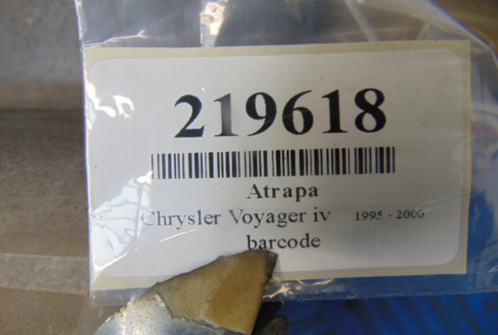 CHRYSLER Voyager IV решетка радиатора