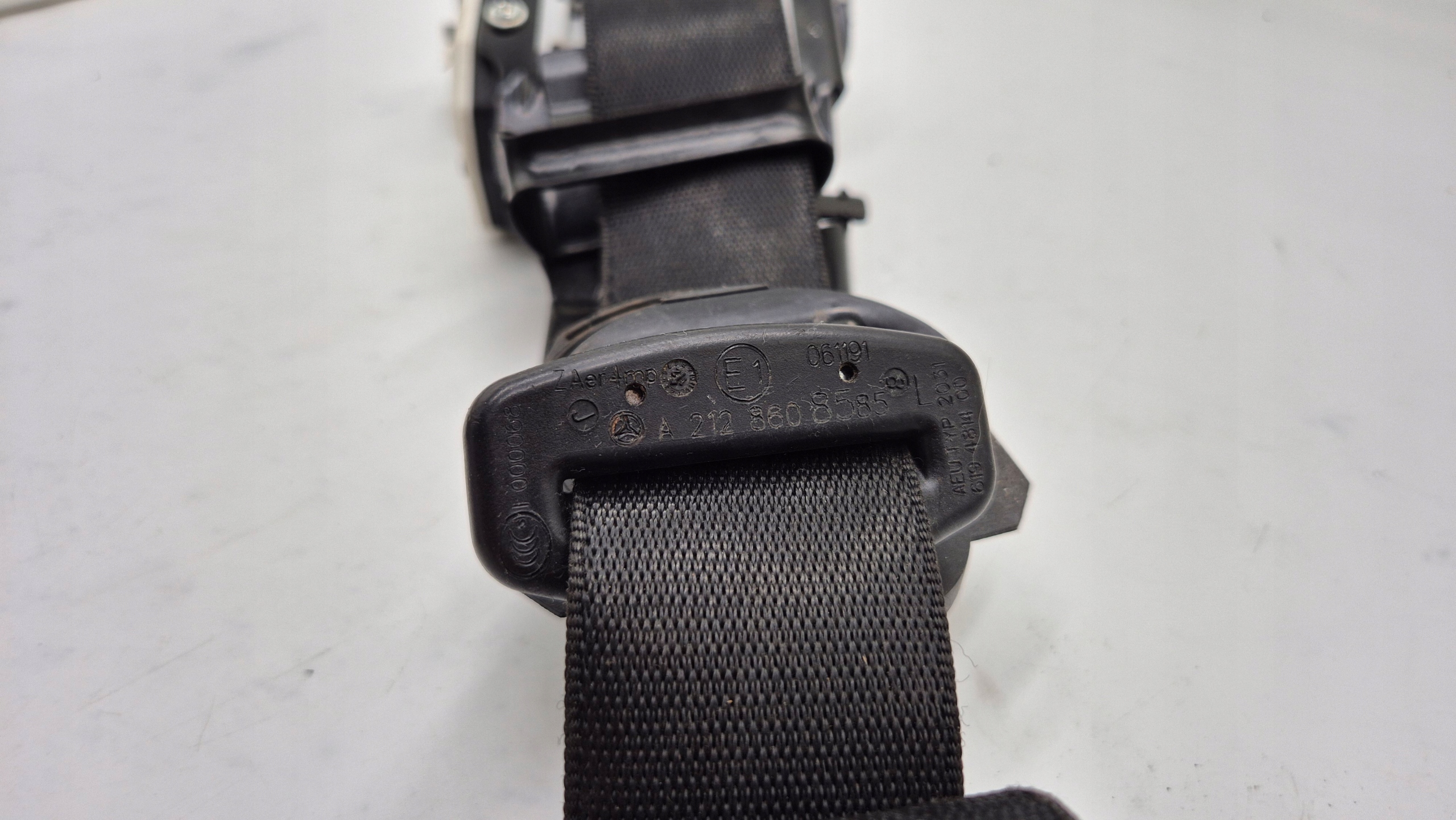 tension belt safety front front left 2128608585 MERCEDES W212