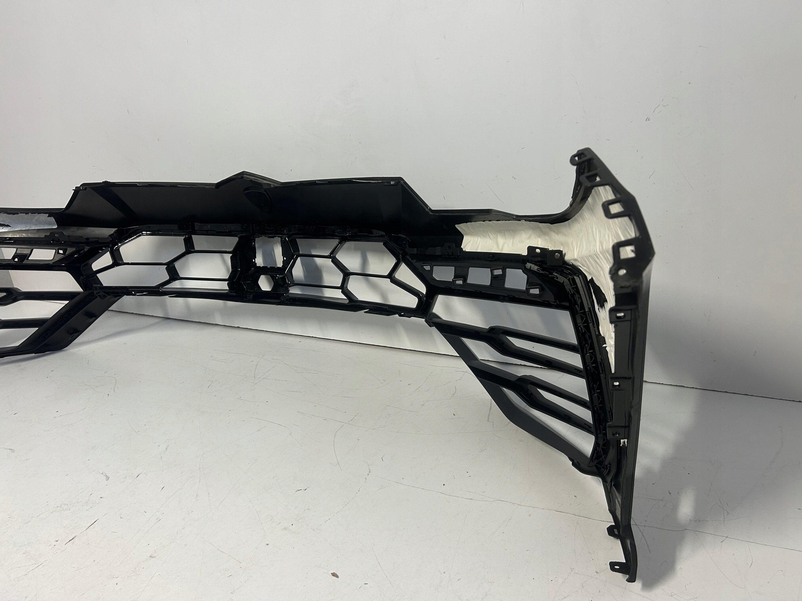 Lamborghini Urus 4ML Pare chocs avant, Front Bumper, Grille Gauche, Droit