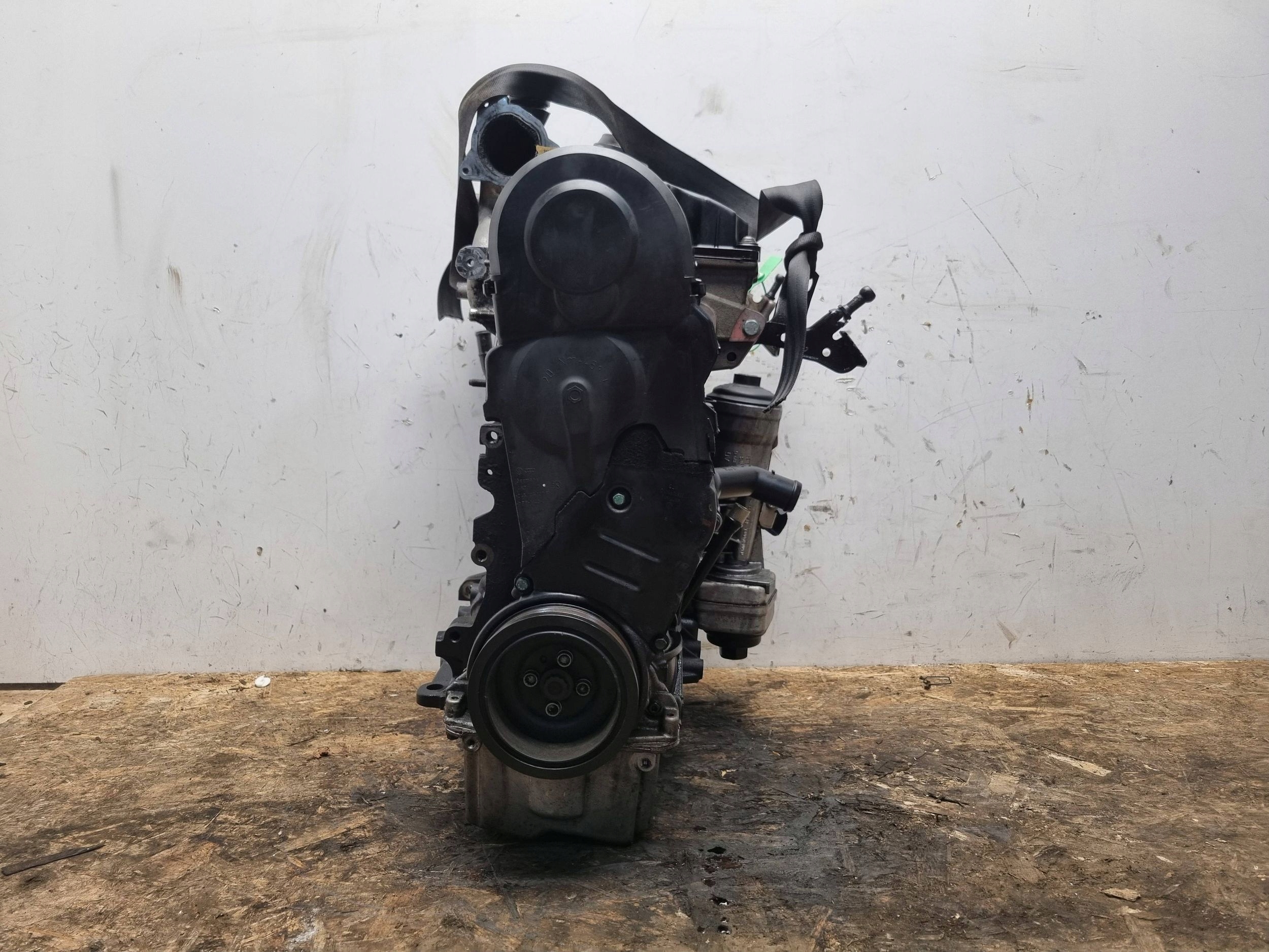 engine BXE SEAT LEON II GOLF V OCTAVIA II TOURAN and A3 8P 1.9TDI unprotected pillar