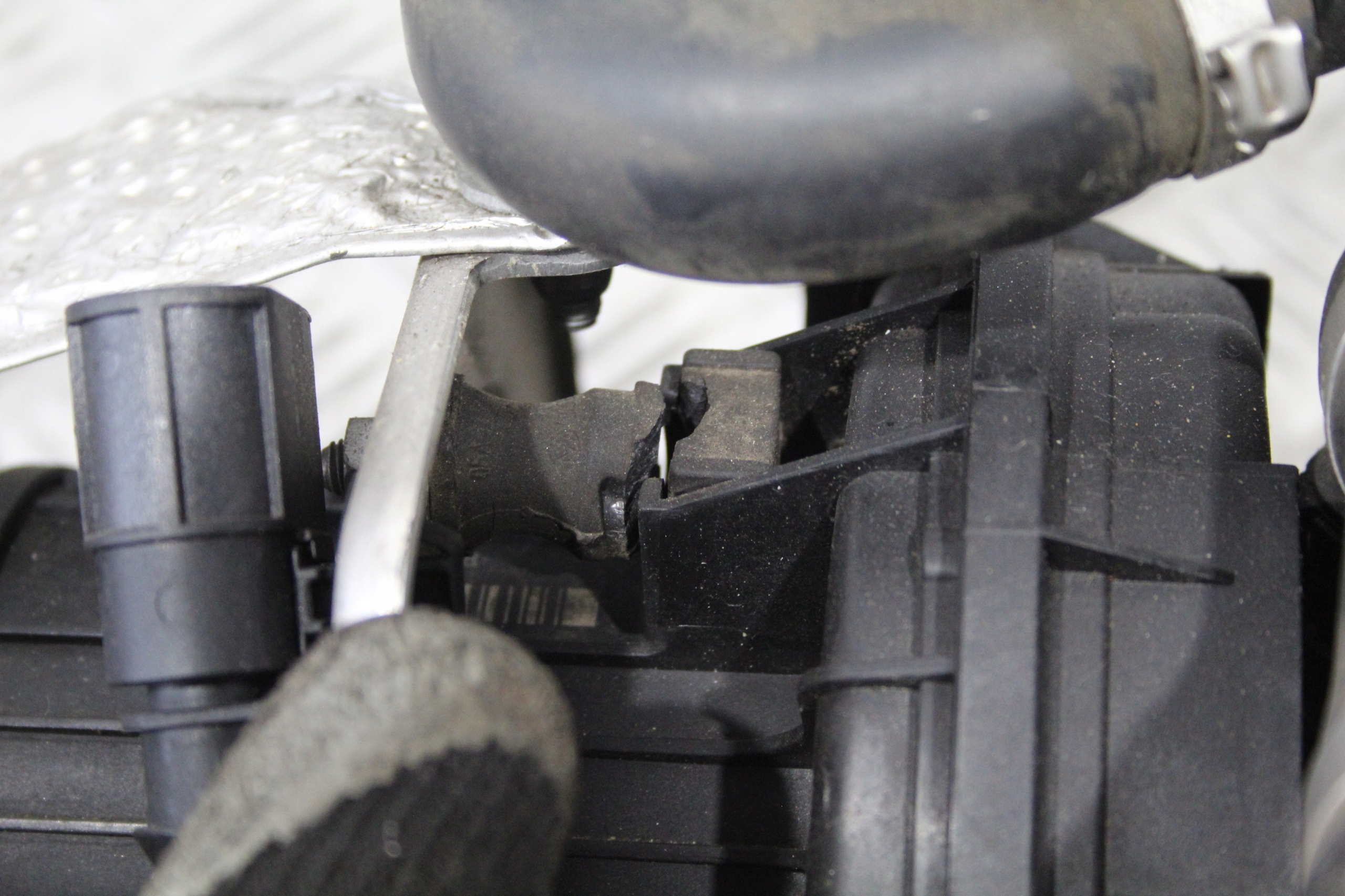 pump air AUDI 4H0131837A