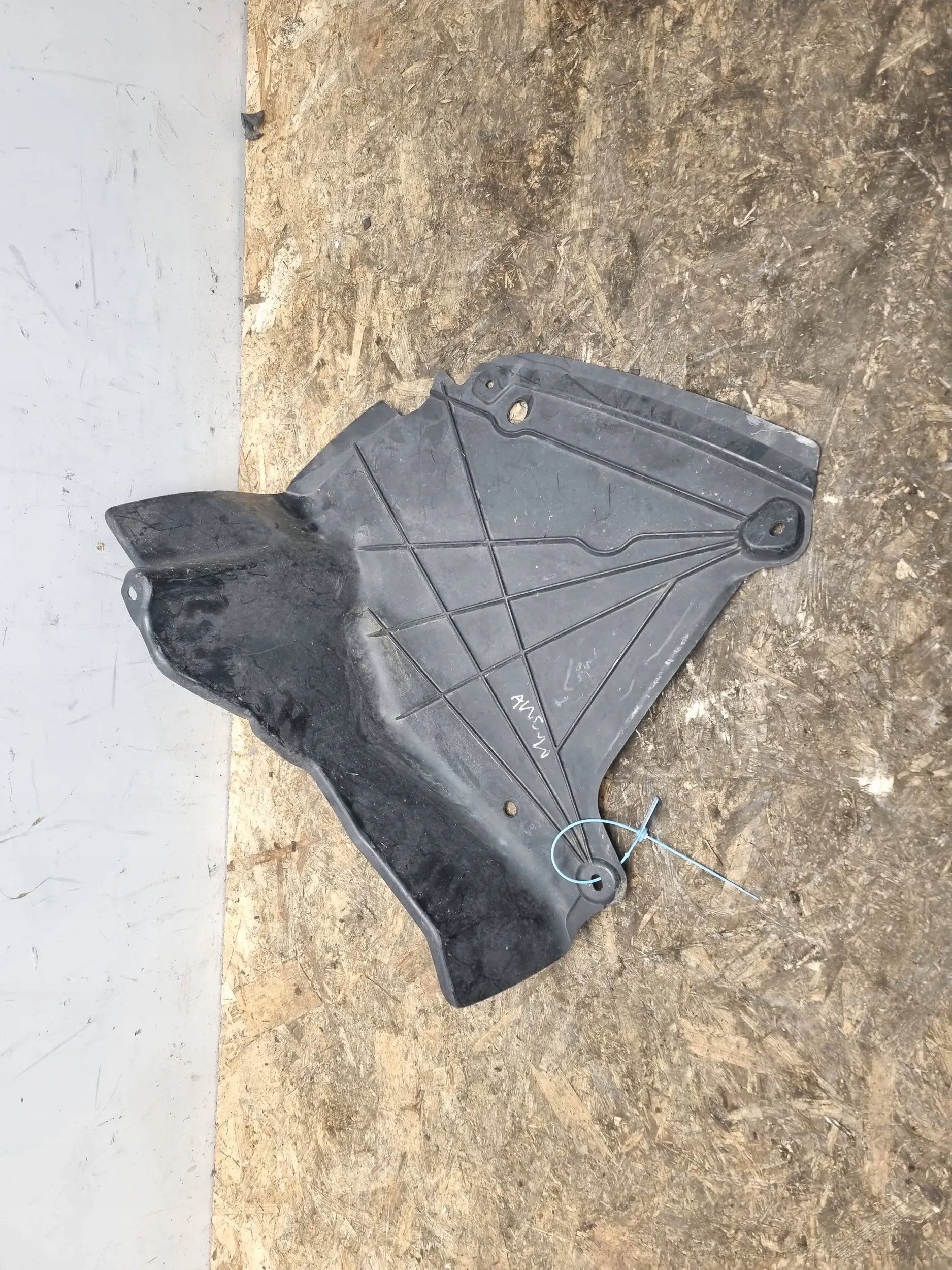 cover chassis left rear part 8K0825219A AUDI A4 B8 A5 8T A7