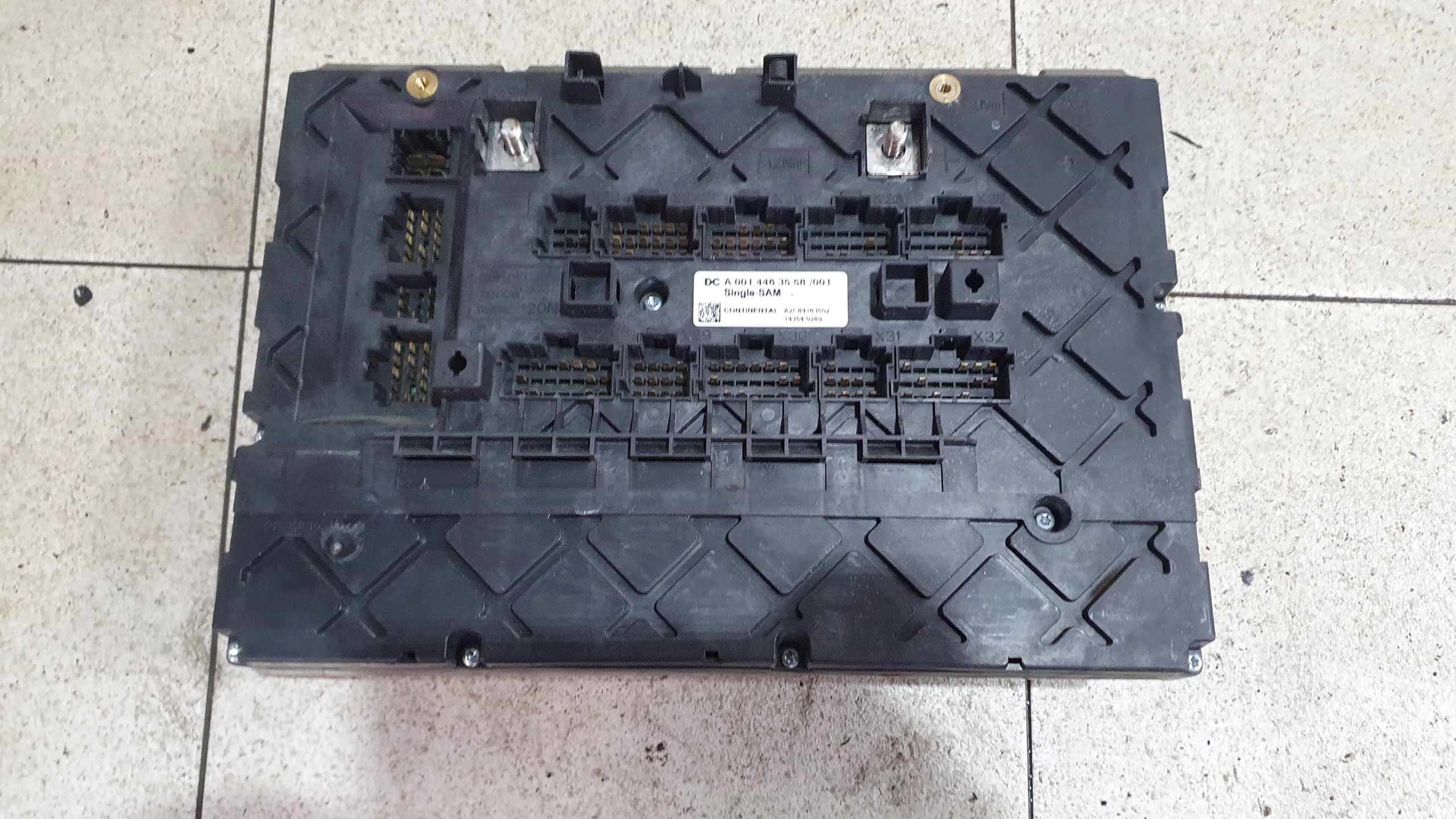 Grundmodul Bezpieczników Single SAM Actros MP 4 0014463558 Numer katalogowy części 0014463558