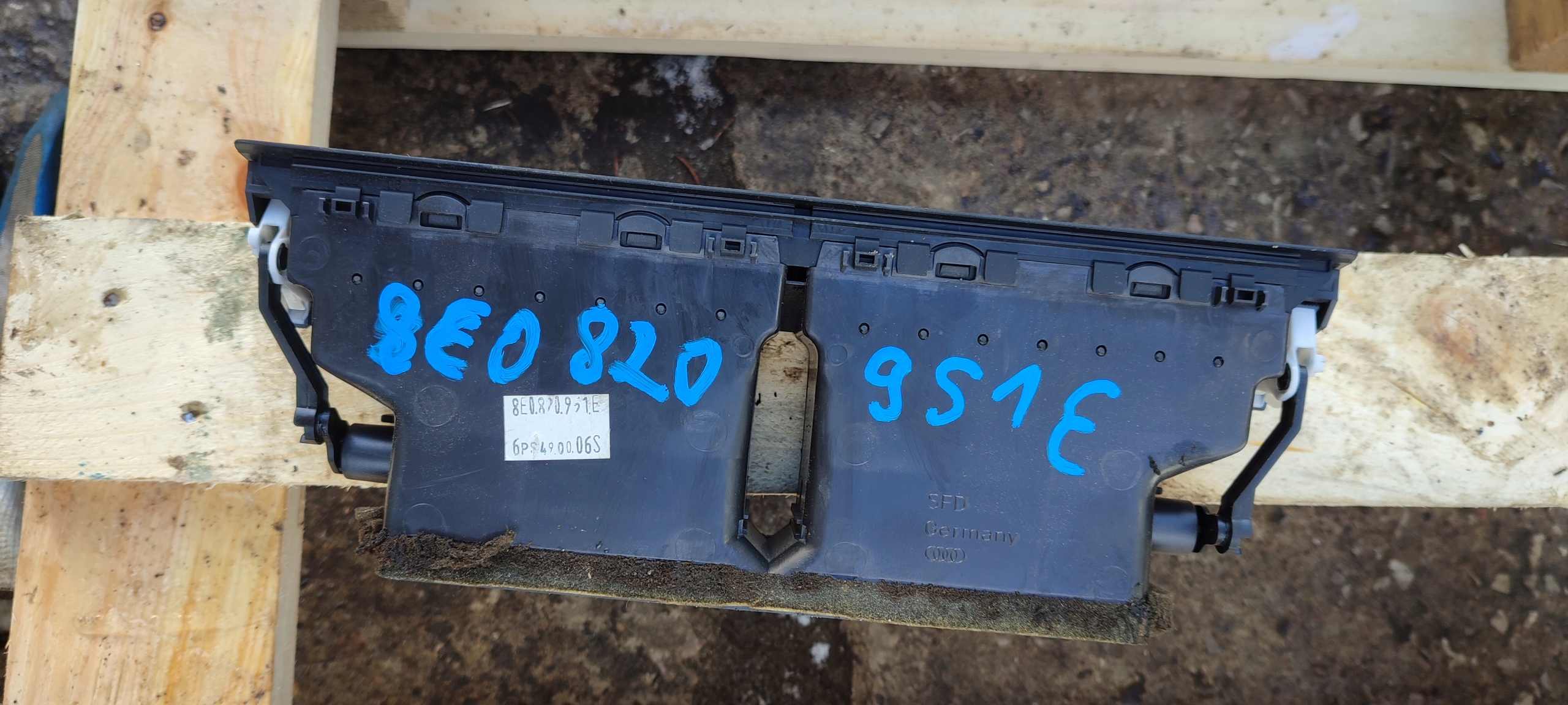 Lüftungsgitter des lüfters mitte AUDI A4 B6 8E0820951E