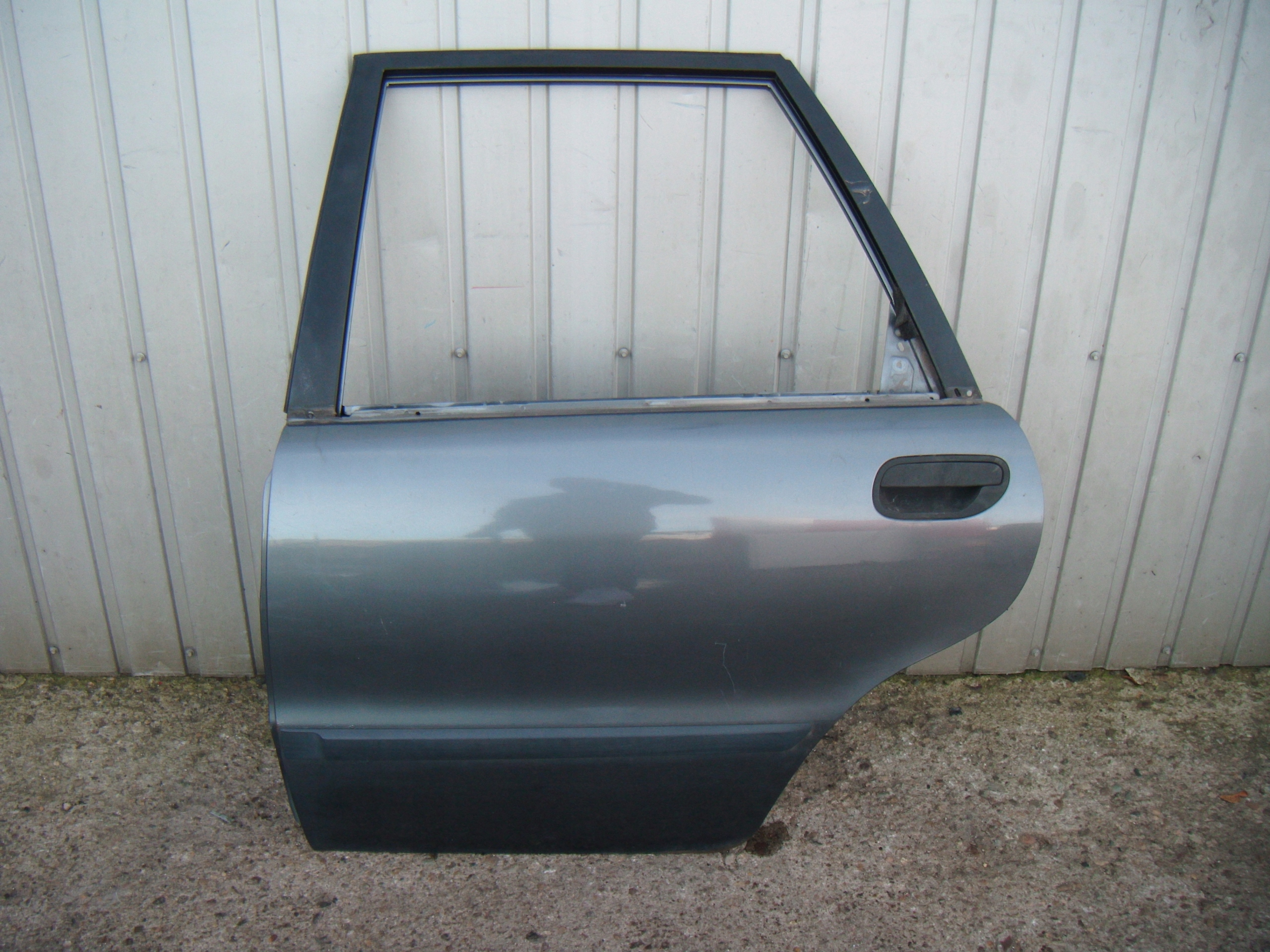 VOLVO V40 95-04 DRZWI LEWY TYŁ